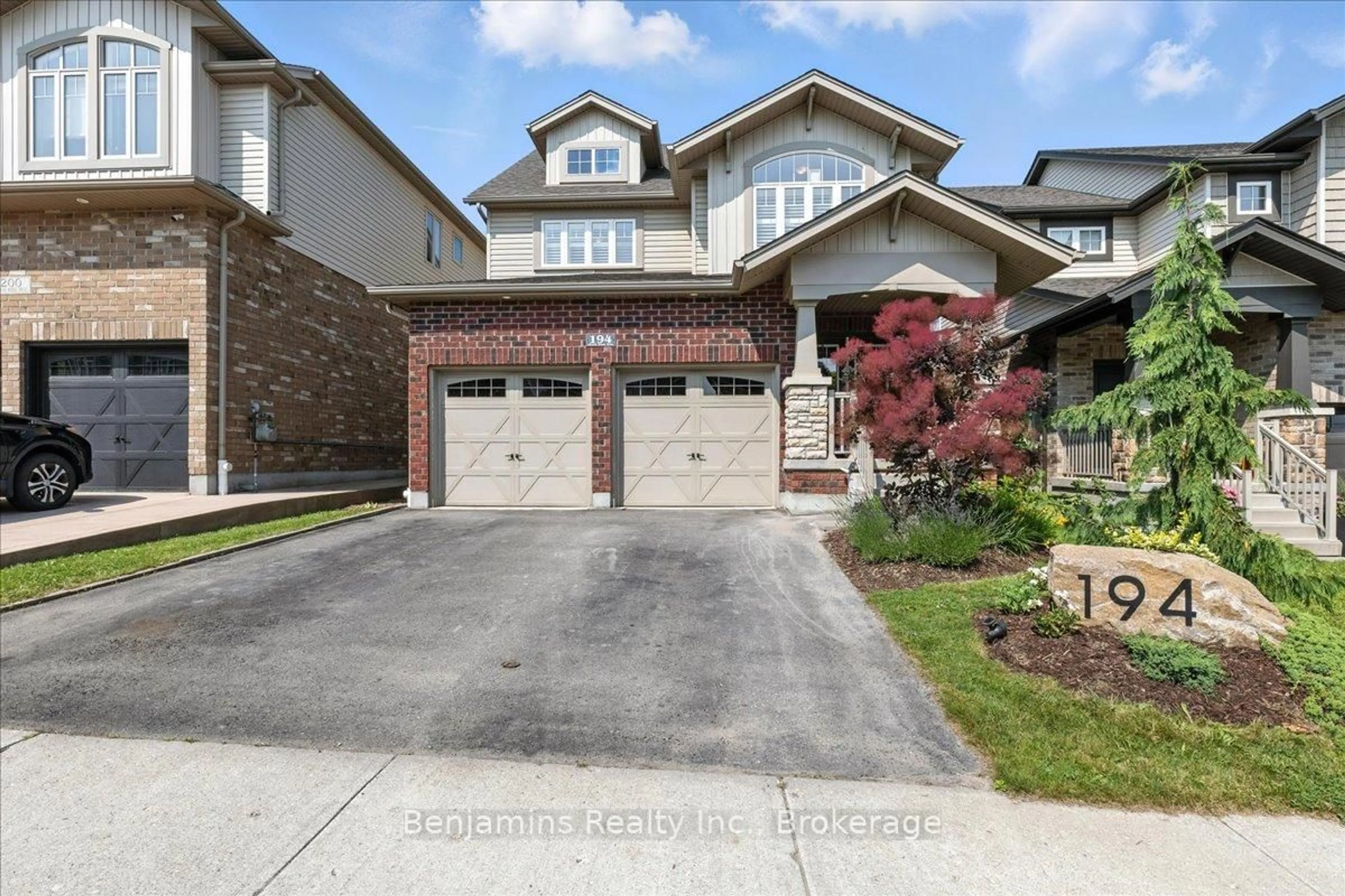 Home with brick exterior material, street for 194 Gravel Ridge Tr, Kitchener Ontario N2E 0E5