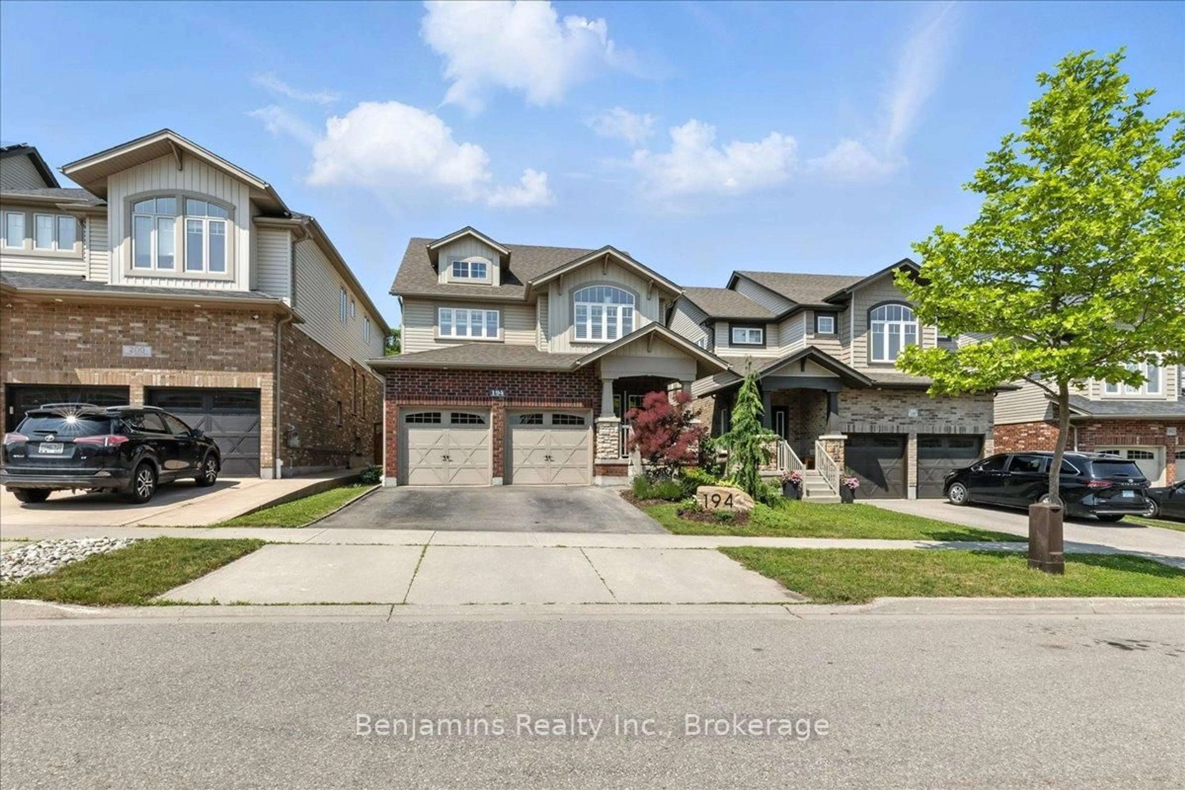 Home with brick exterior material, street for 194 Gravel Ridge Tr, Kitchener Ontario N2E 0E5