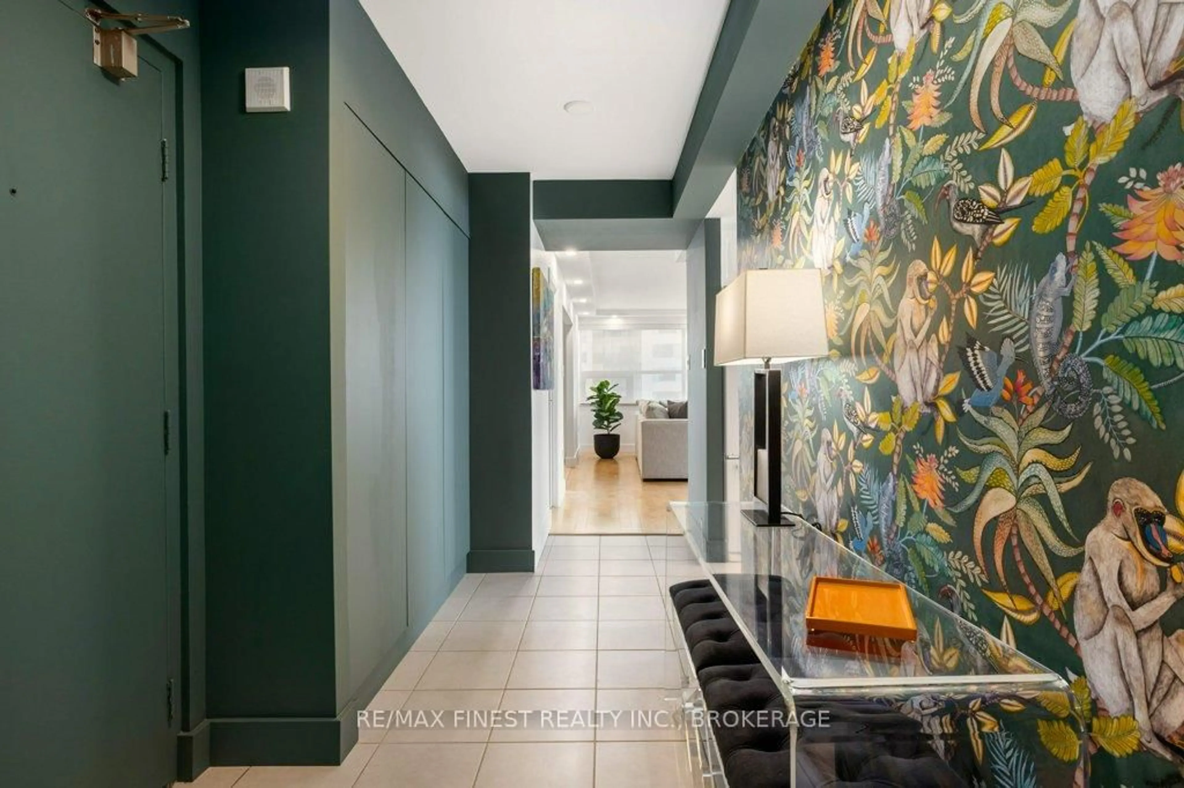 Indoor foyer for 165 Ontario St #507, Kingston Ontario K7L 2Y6