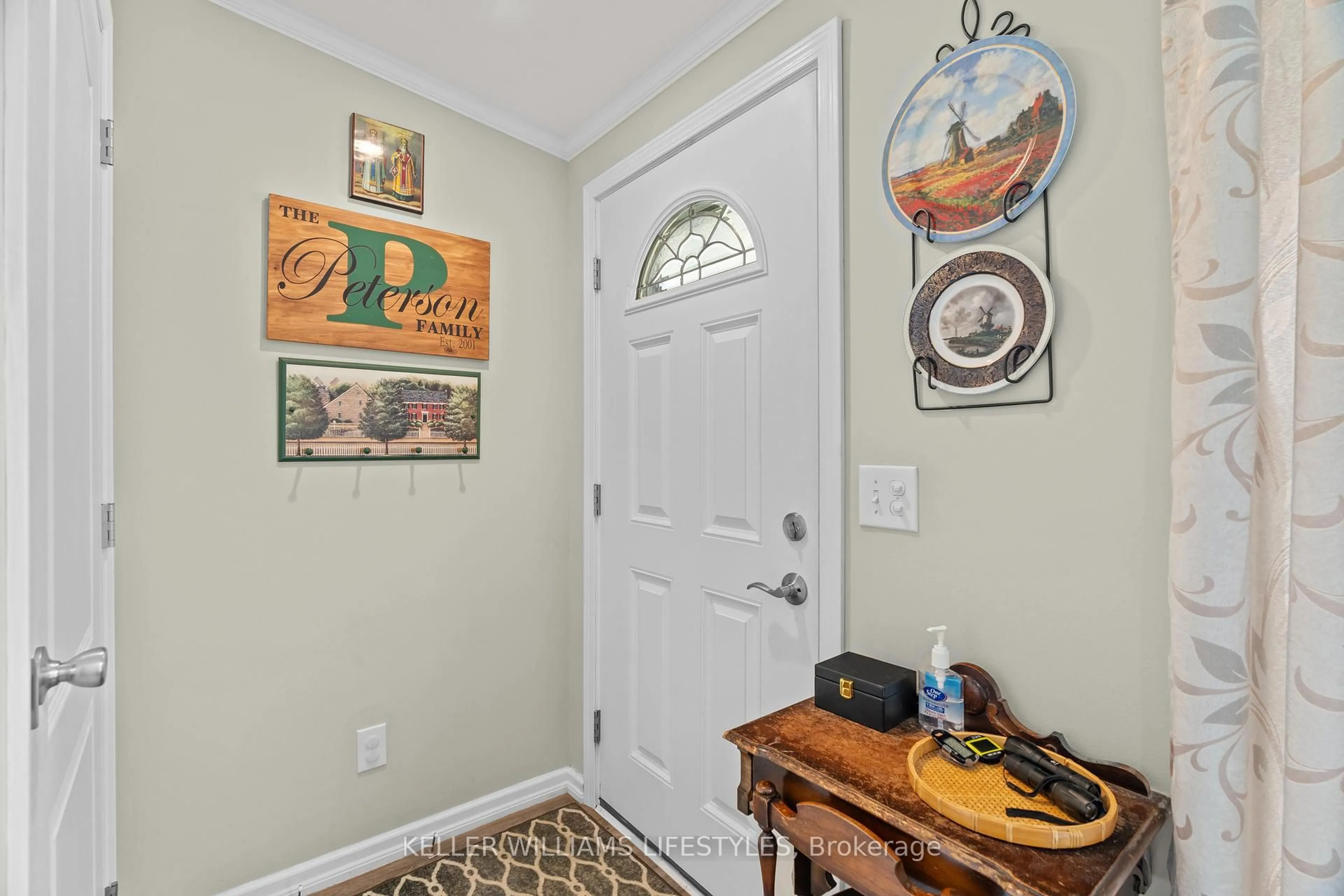 Indoor entryway for 13 Kellestine Dr, Strathroy-Caradoc Ontario N7G 0C5