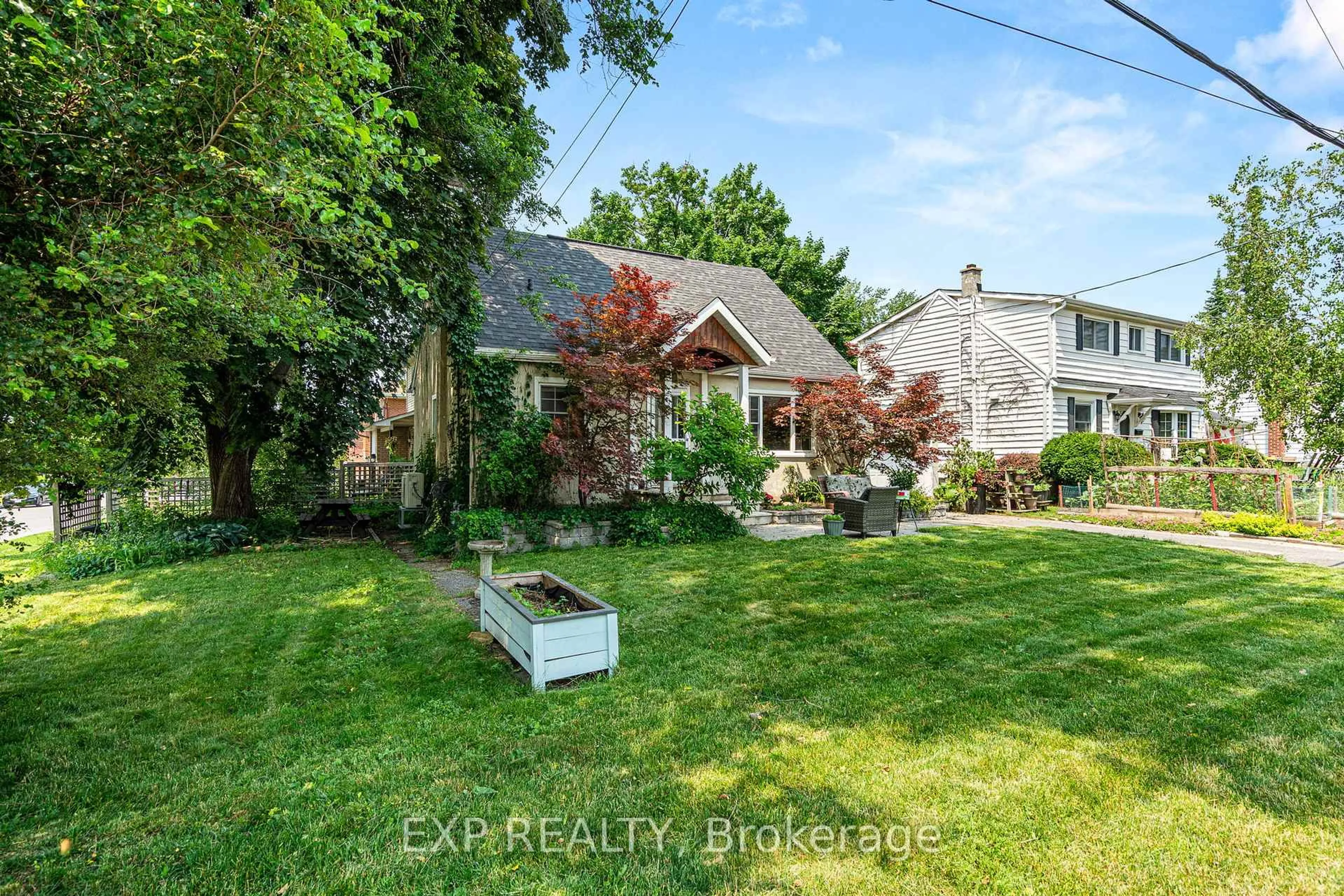 A pic from outside/outdoor area/front of a property/back of a property/a pic from drone, street for 421 Greenwood Ave, Ottawa Ontario K2A 0X5