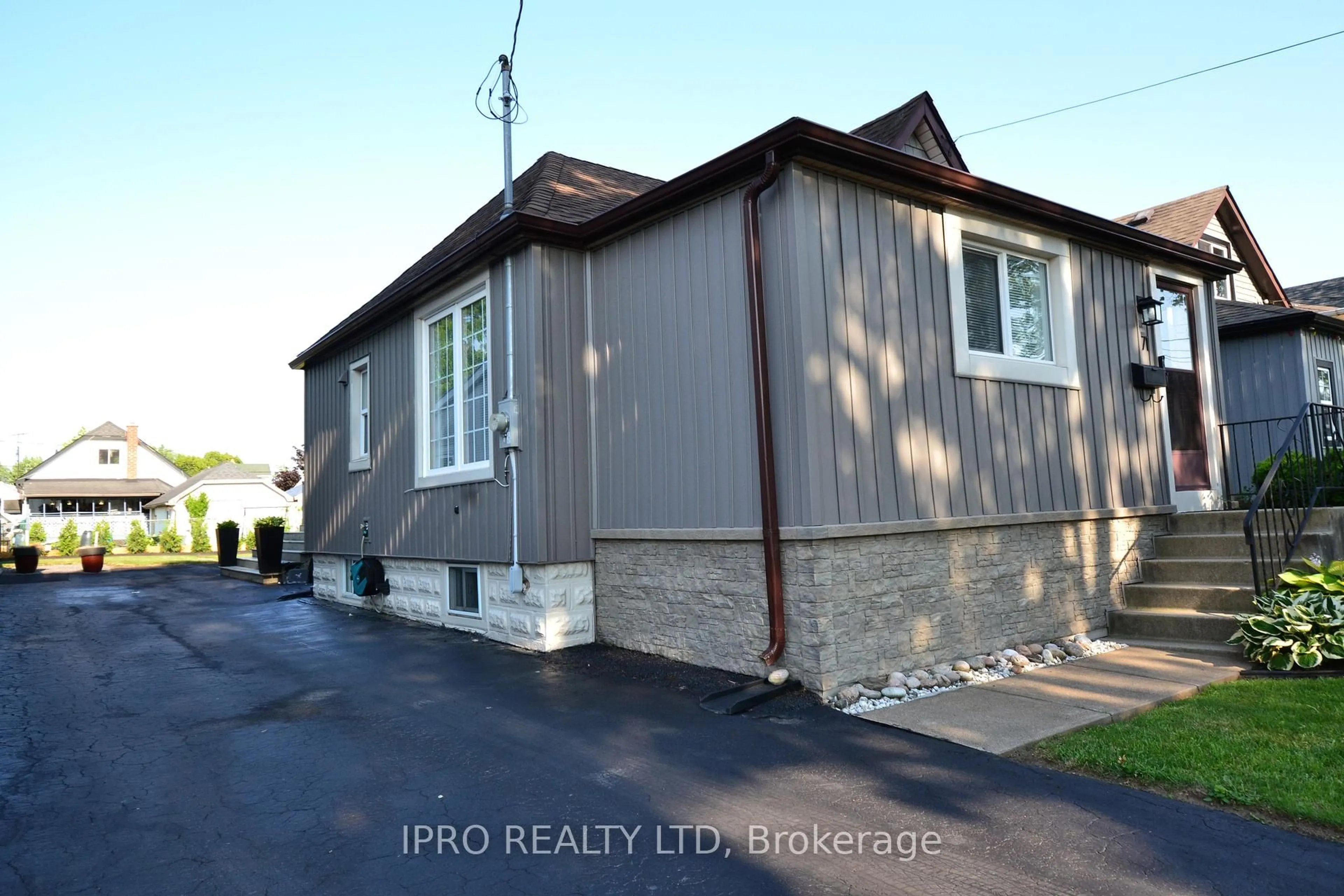 Home with vinyl exterior material, street for 71 Deere St, Welland Ontario L3B 2L7
