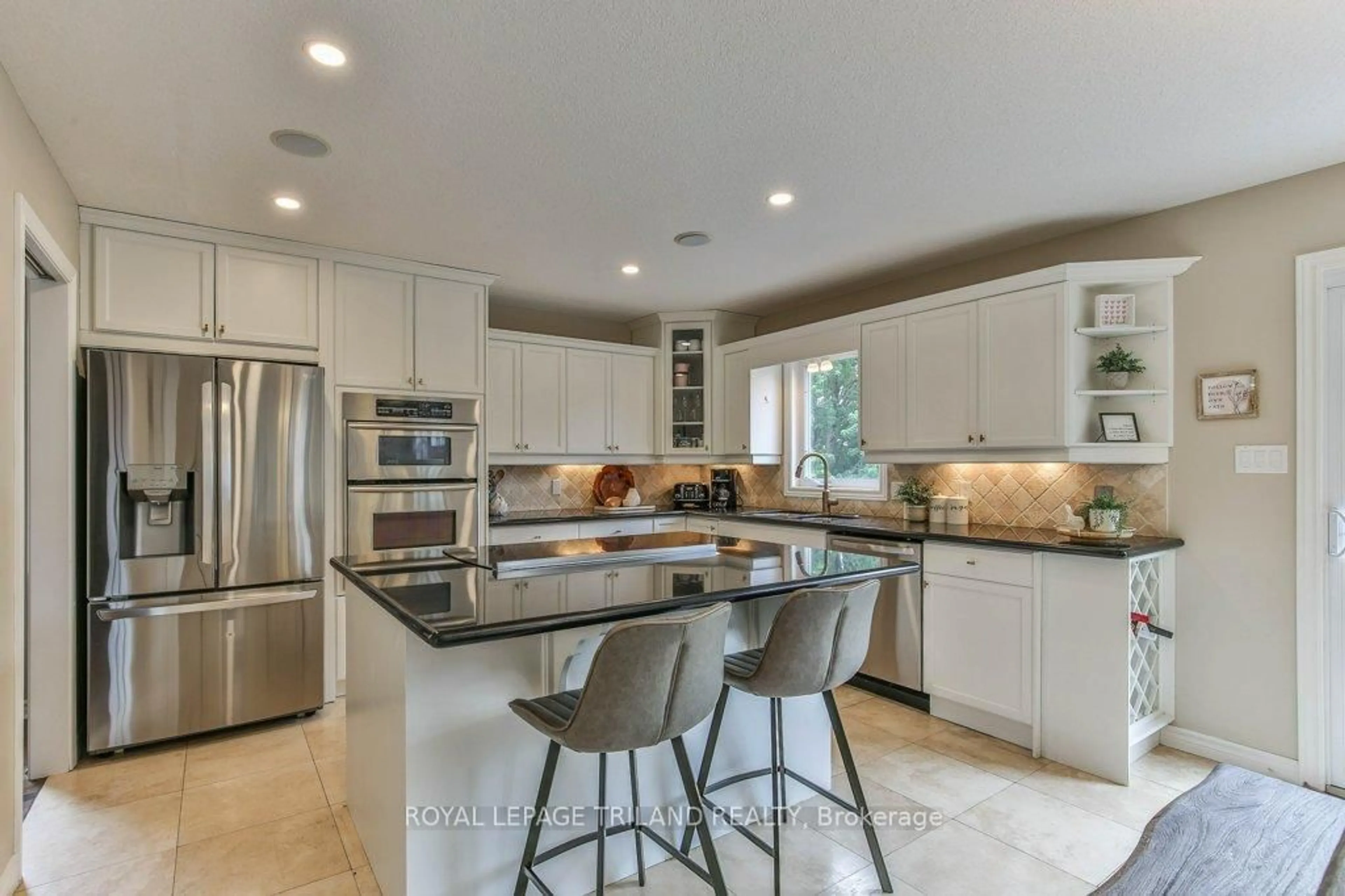Contemporary kitchen, ceramic/tile floor for 417 KINGBIRD Crt, London North Ontario N5X 4H6