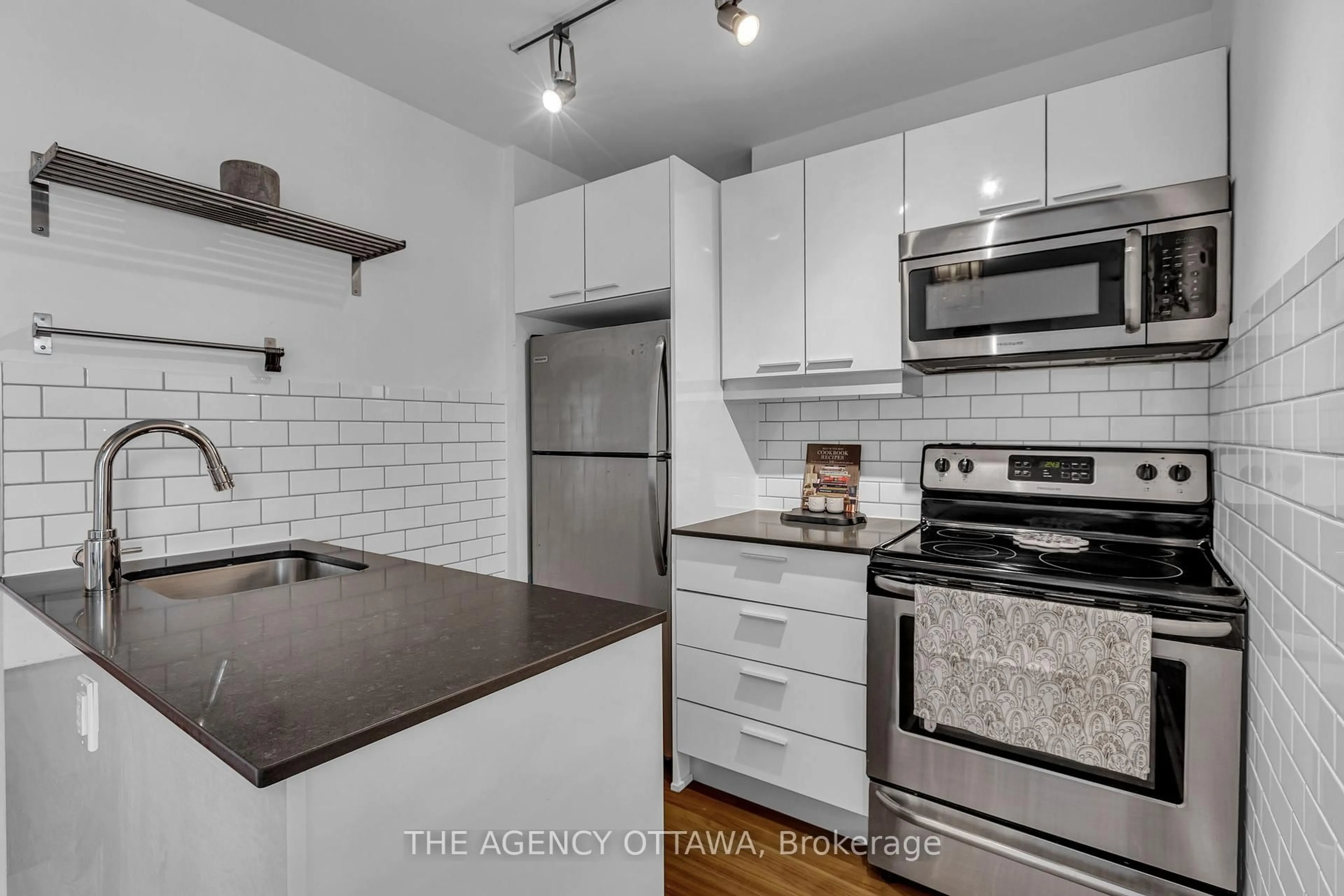 Standard kitchen, unknown for 354 GLADSTONE Ave #415, Ottawa Ontario K2P 0R4