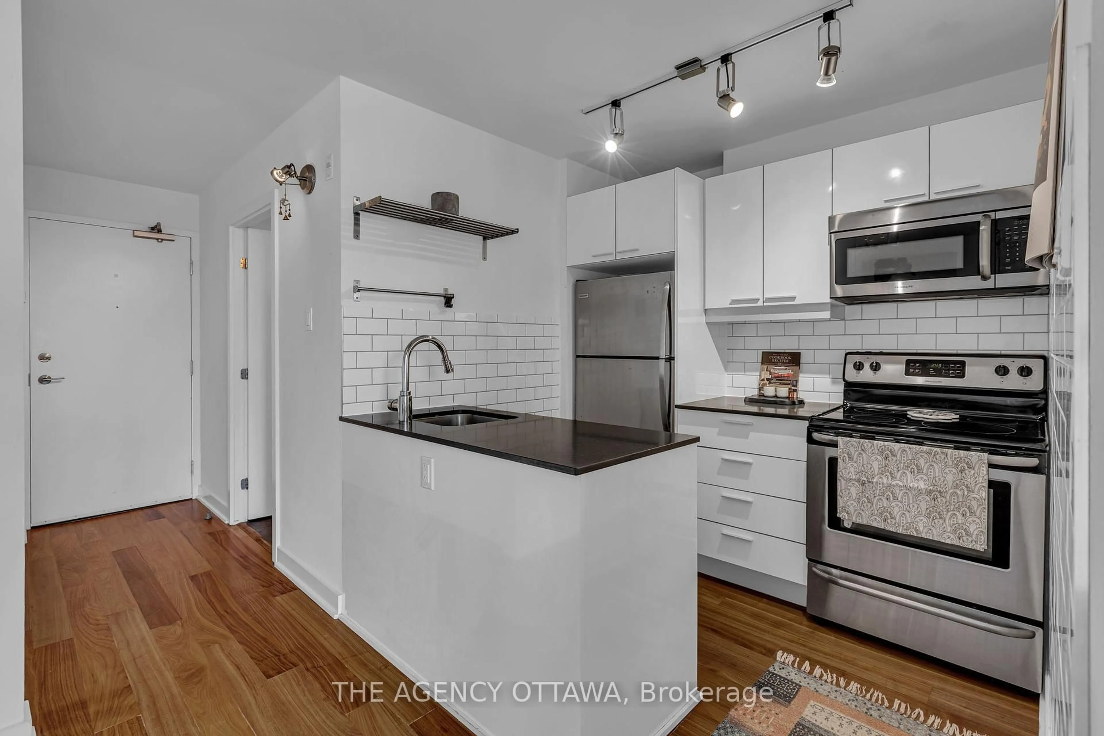 Unknown for 354 GLADSTONE Ave #415, Ottawa Ontario K2P 0R4