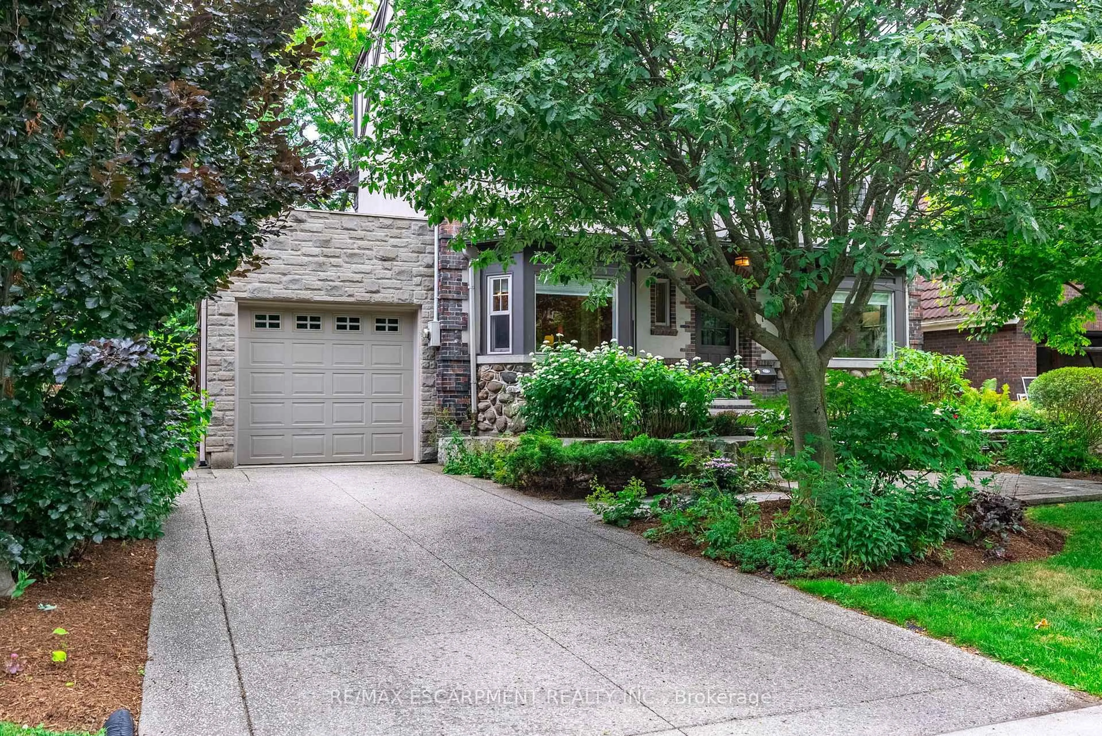Unknown for 158 Dalewood Cres, Hamilton Ontario L8S 4B7