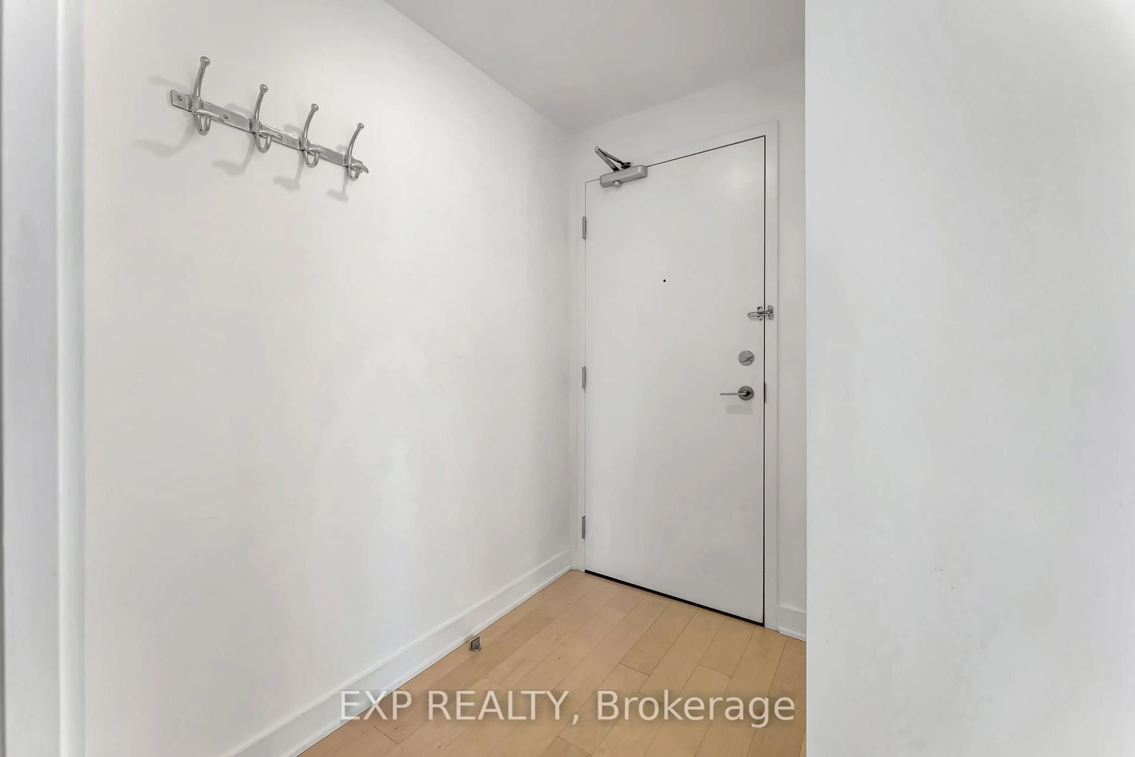 Indoor entryway for 360 Mcleod St #503, Ottawa Ontario K2P 1A9