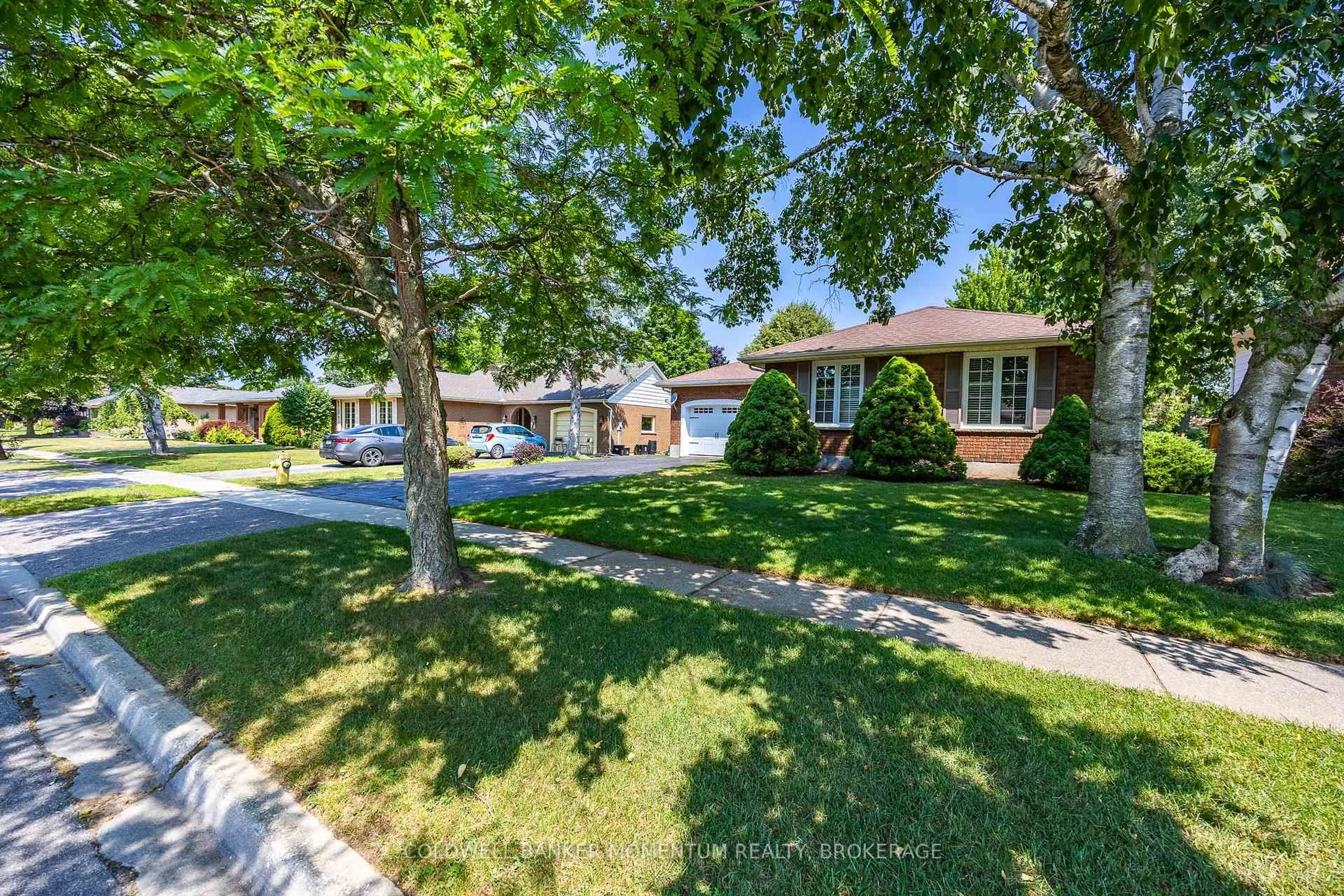 A pic from outside/outdoor area/front of a property/back of a property/a pic from drone, street for 99 Lynndale Rd, Norfolk Ontario N3Y 4W9