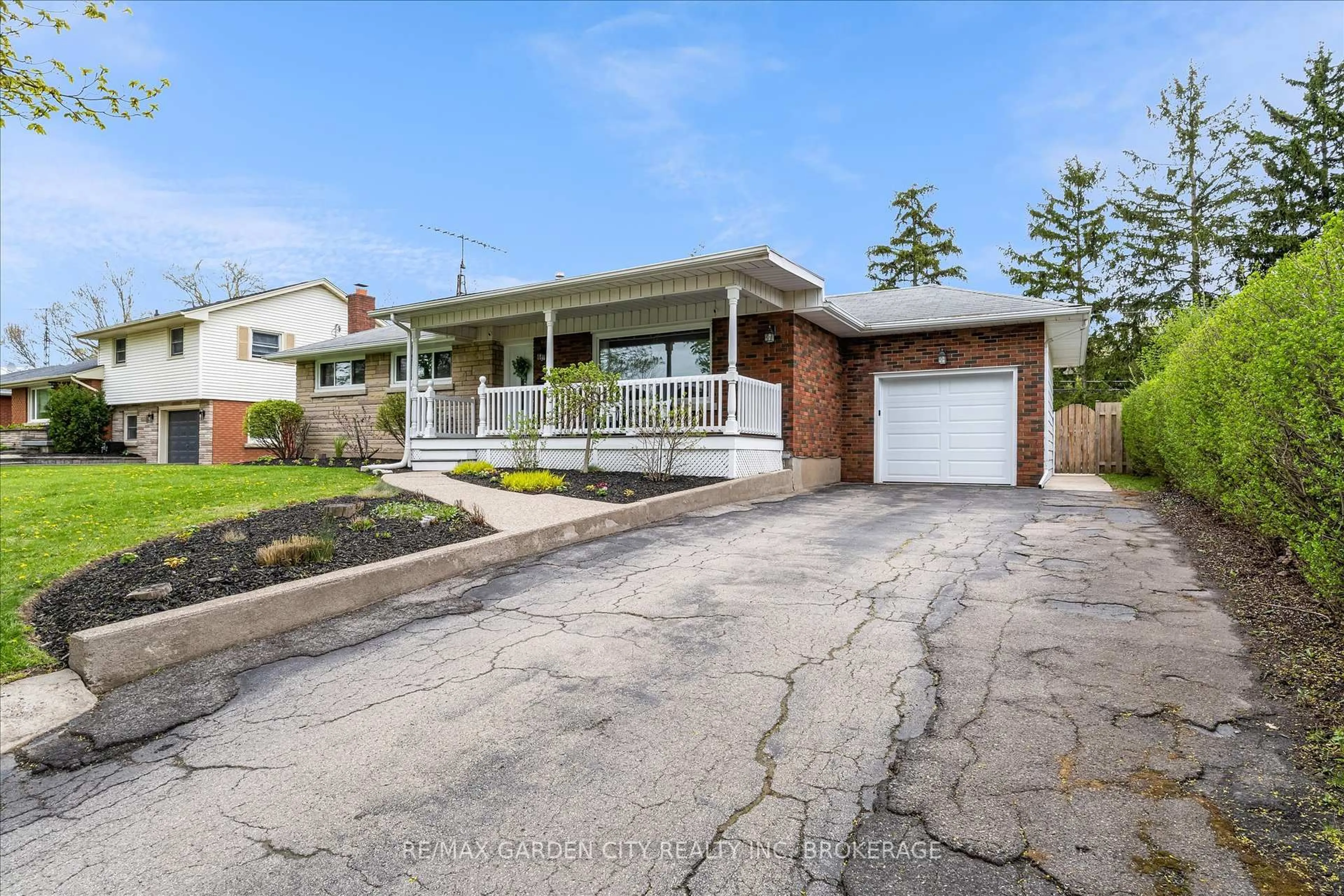 Home with brick exterior material, street for 58 Diffin Dr, Welland Ontario L3C 2K1