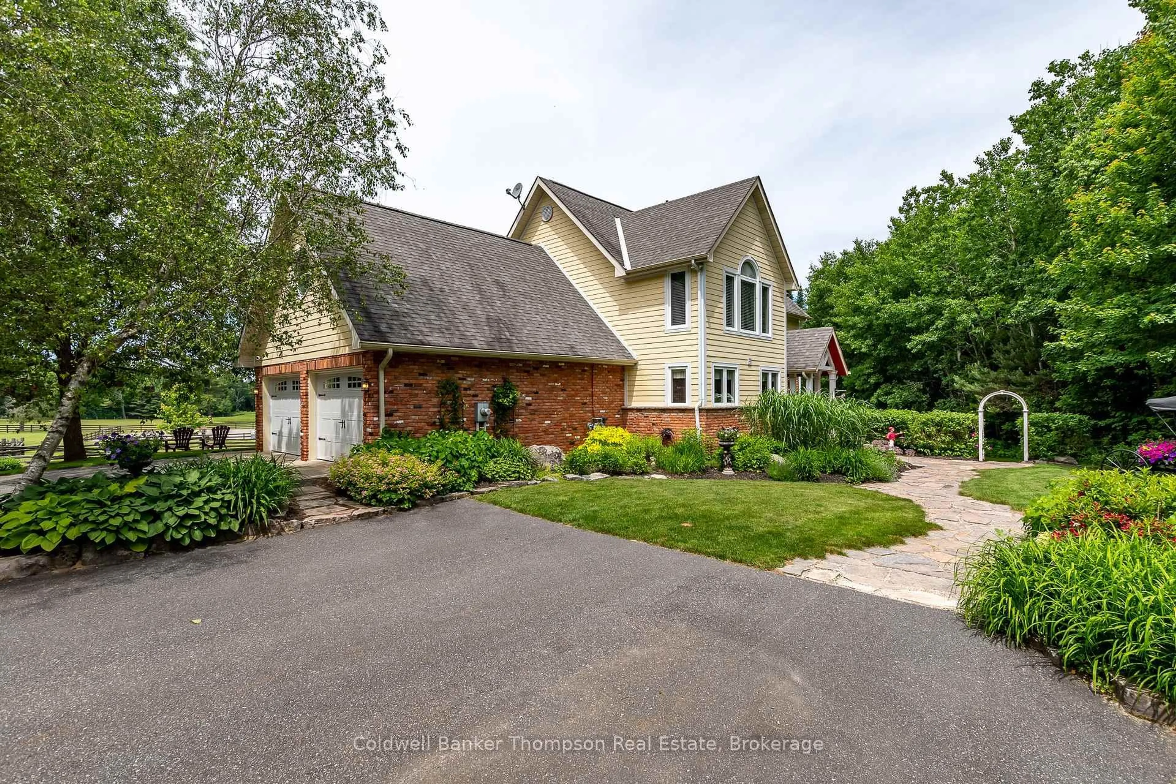 A pic from outside/outdoor area/front of a property/back of a property/a pic from drone, street for 90 Northwoods Dr, Huntsville Ontario P0B 1L0