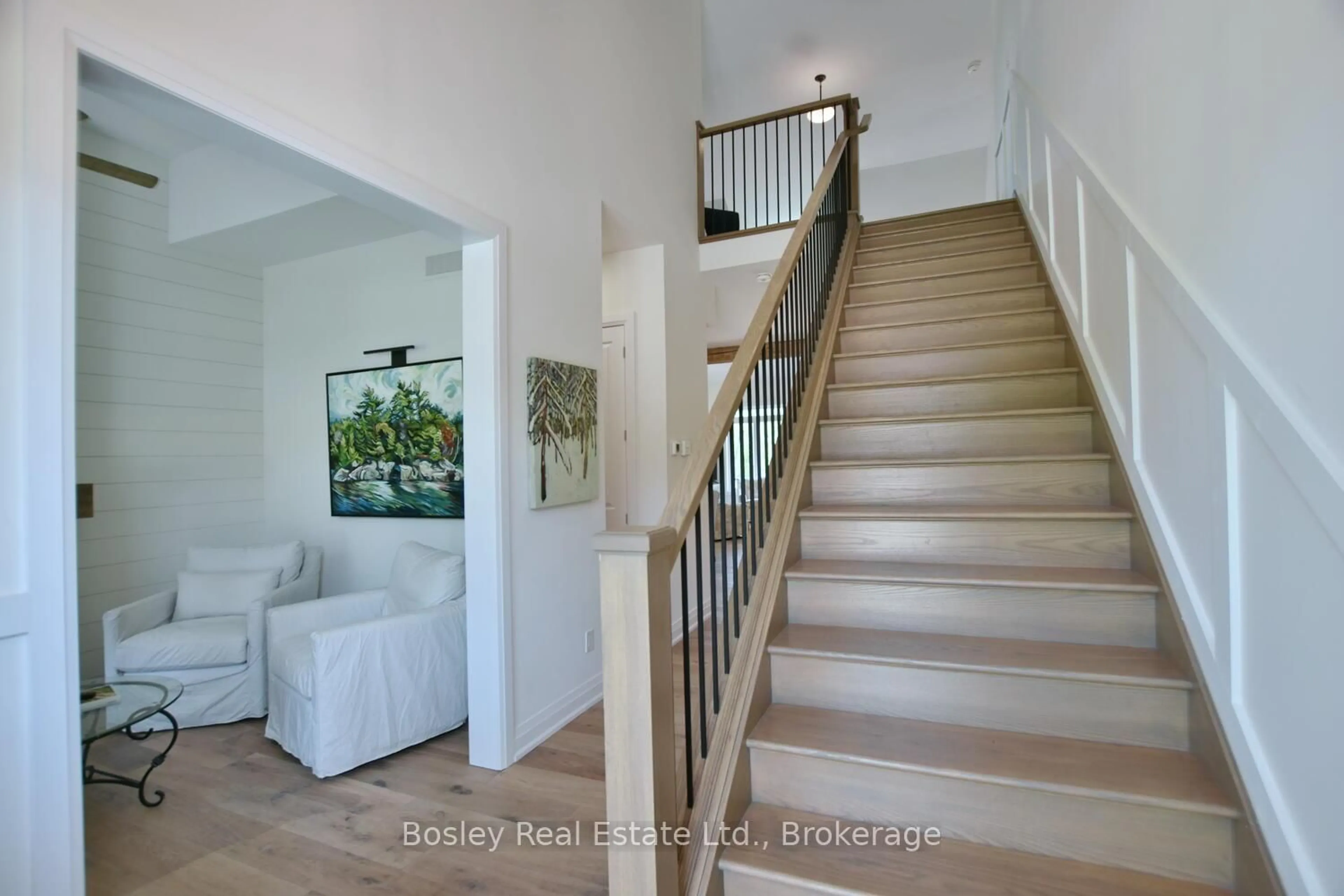 Indoor entryway for 148 Timber Lane, Blue Mountains Ontario N0H 2P0