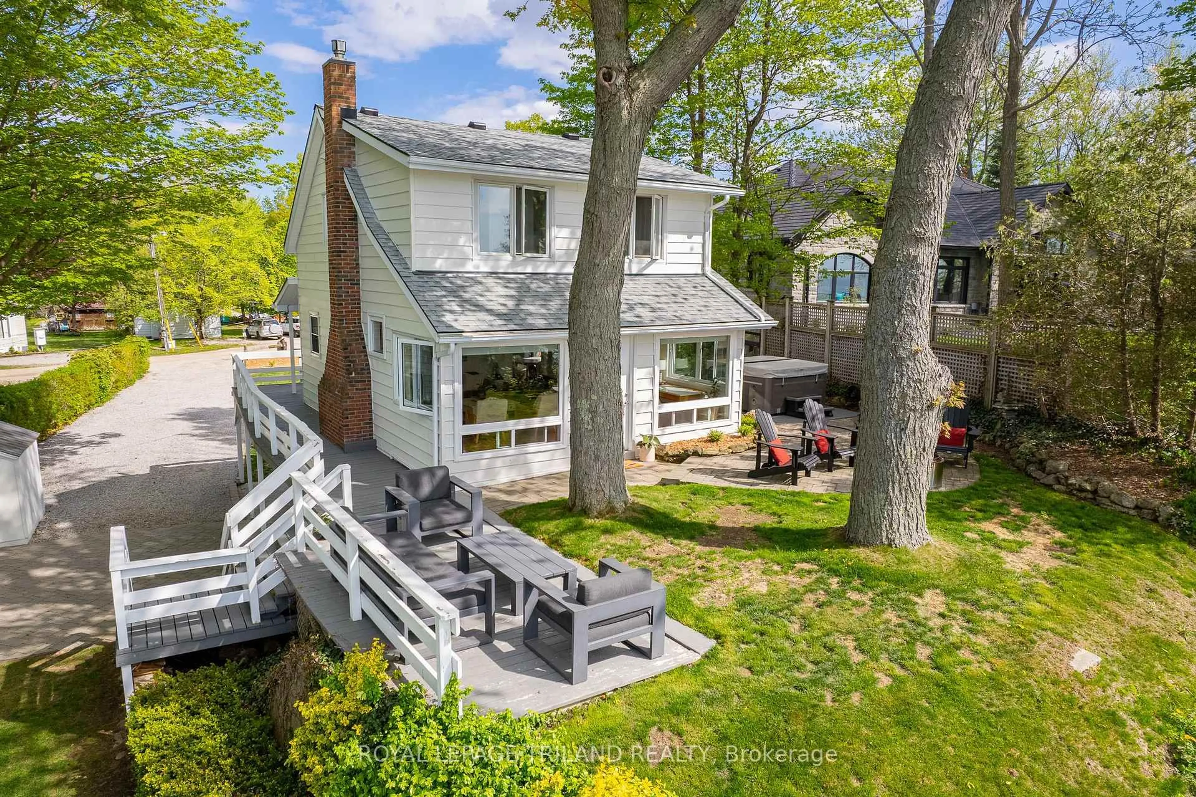 A pic from outside/outdoor area/front of a property/back of a property/a pic from drone, water/lake/river/ocean view for 71365 Branch Rd, Bluewater Ontario N0M 1N0