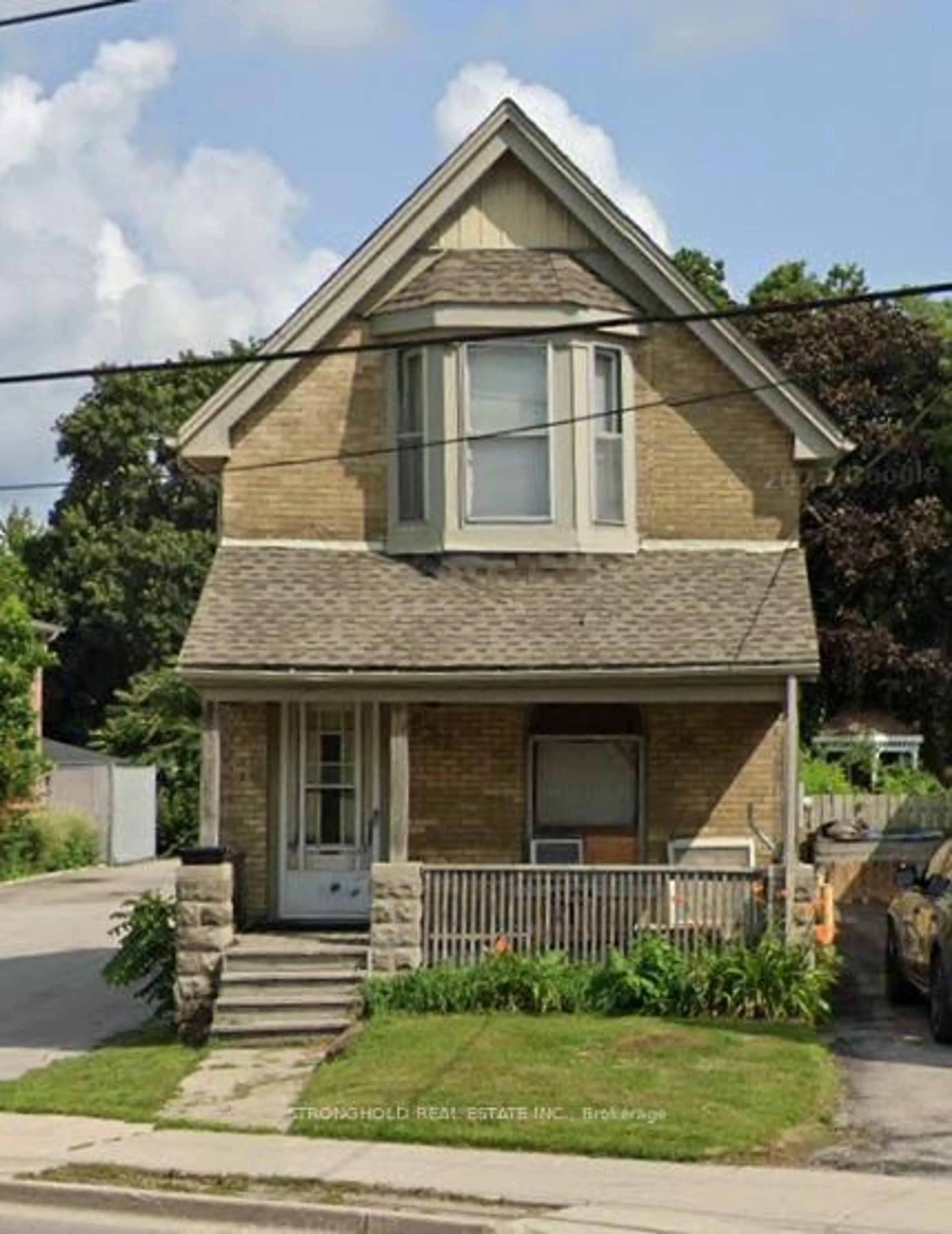 Home with vinyl exterior material, street for 658 Hamilton Rd, London East Ontario N5Z 1T3