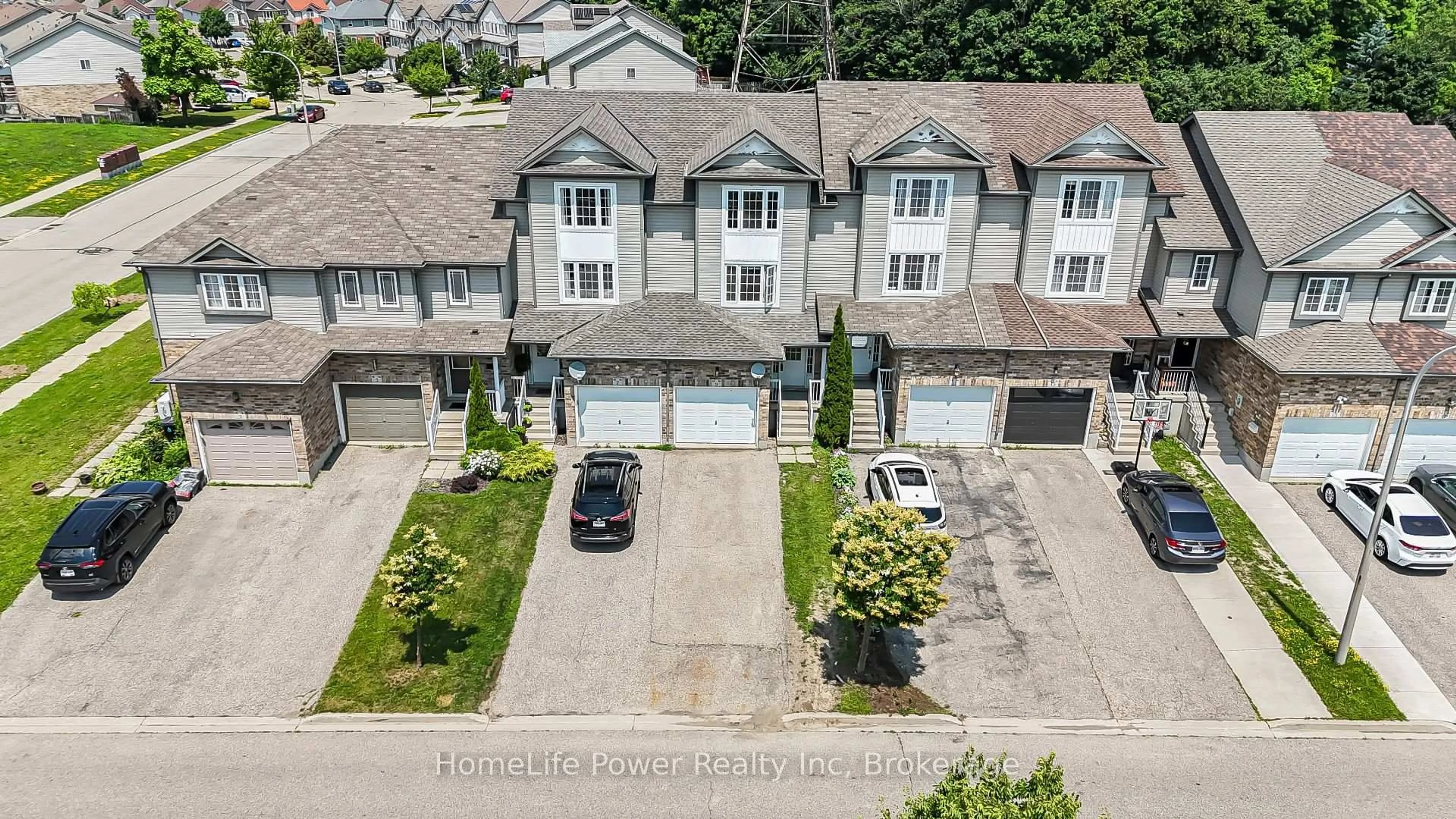 A pic from outside/outdoor area/front of a property/back of a property/a pic from drone, street for 9 red clover Cres, Kitchener Ontario N2E 4G9