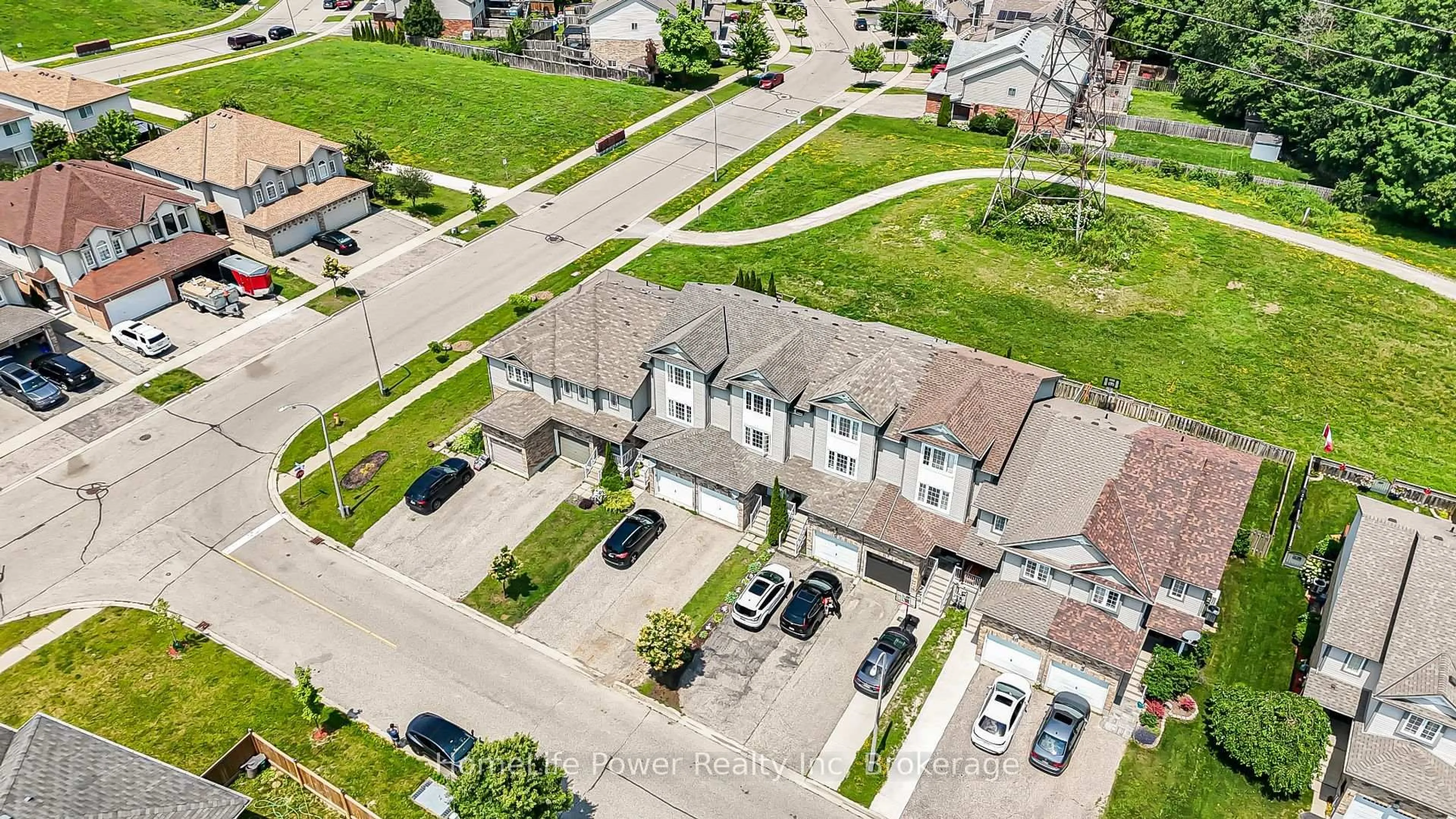 A pic from outside/outdoor area/front of a property/back of a property/a pic from drone, street for 9 red clover Cres, Kitchener Ontario N2E 4G9