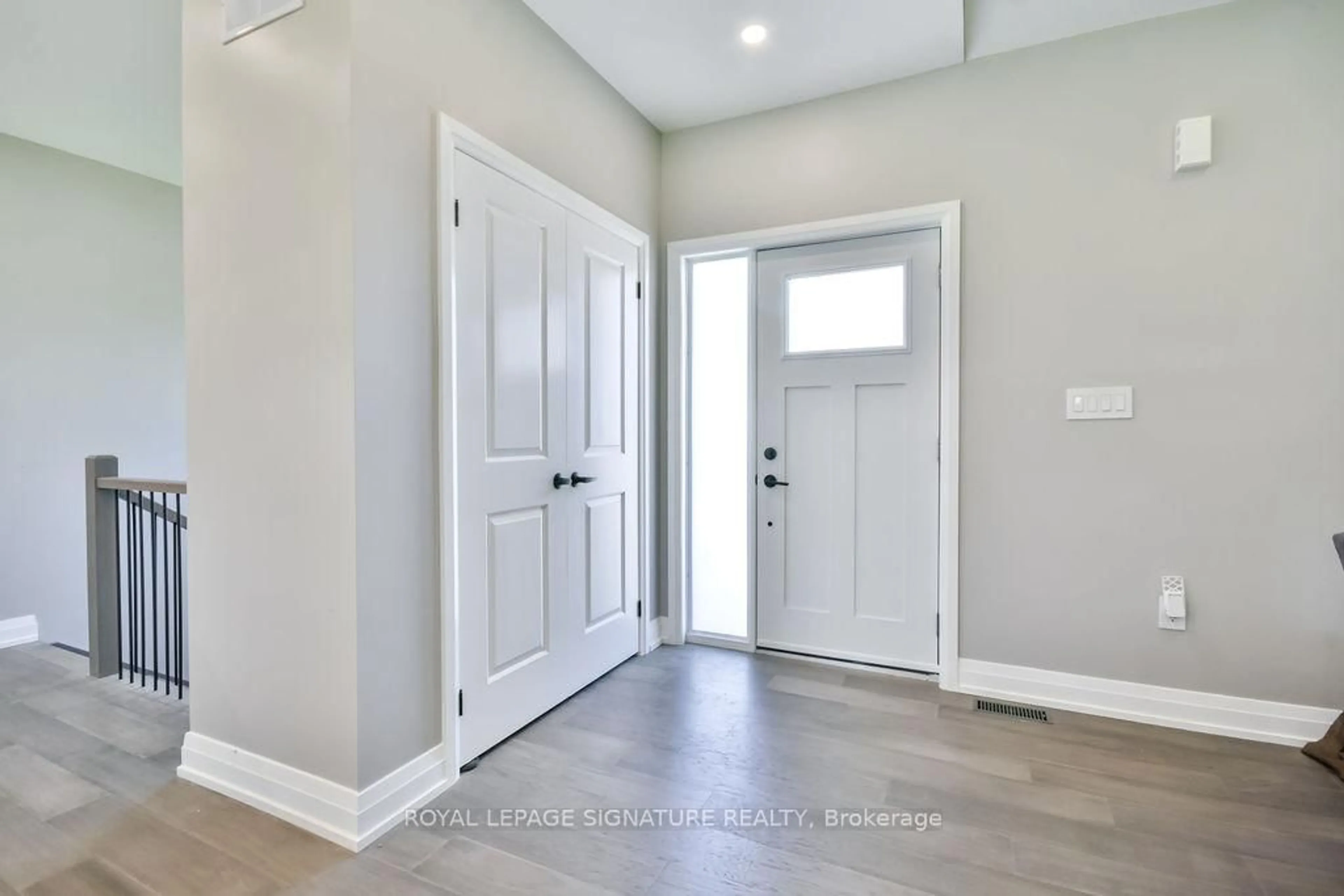 Indoor entryway for 122 Day Dr, Kawartha Lakes Ontario L3V 6H5