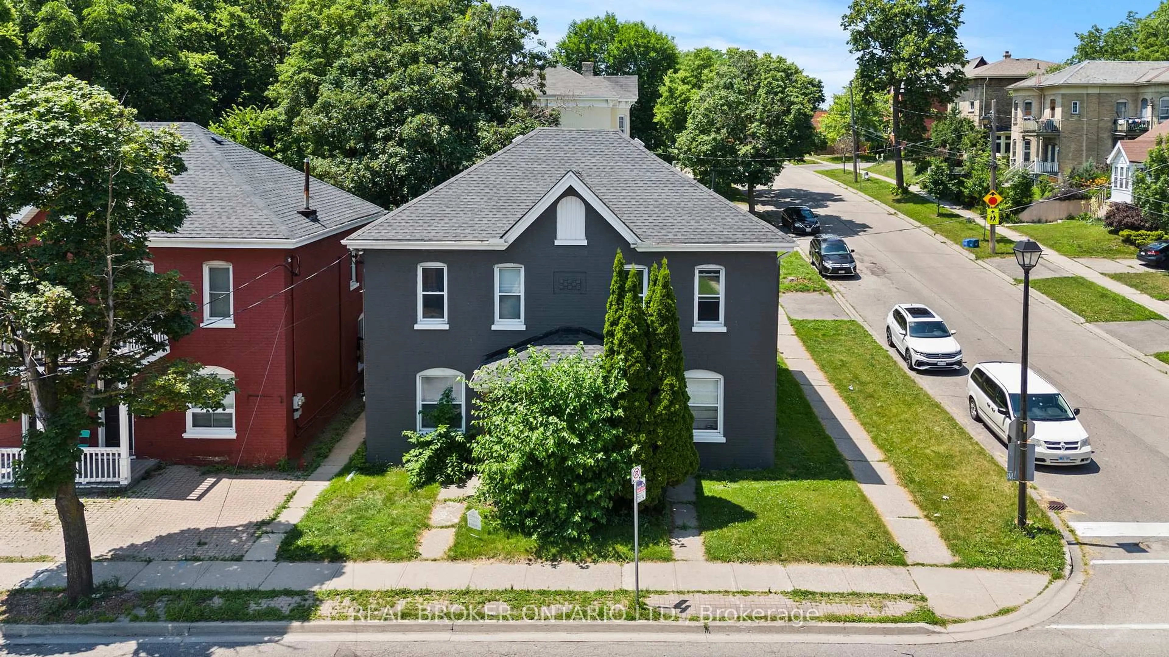 A pic from outside/outdoor area/front of a property/back of a property/a pic from drone, street for 106-108 Clarence St, Brantford Ontario N3T 2V1
