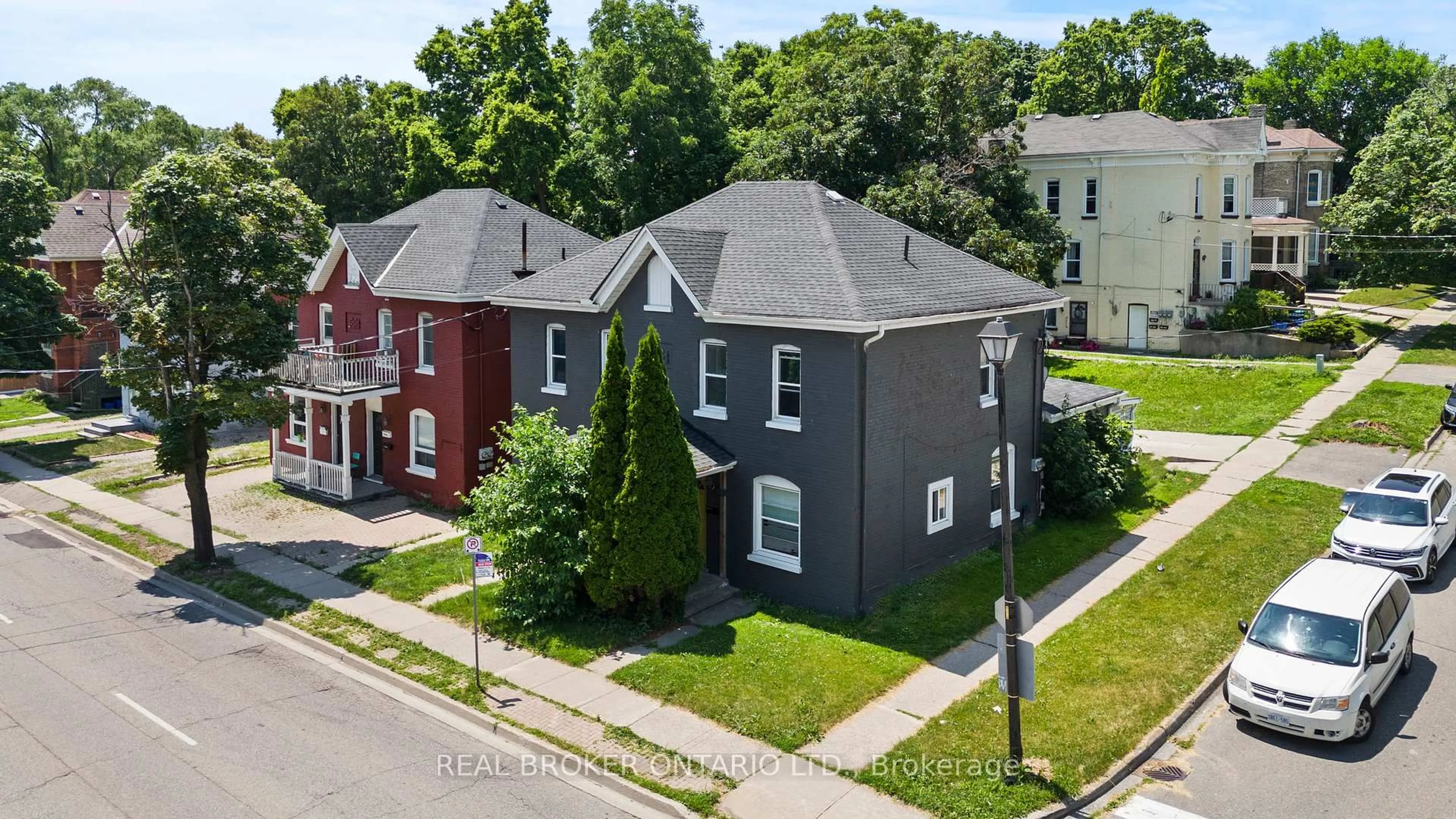 A pic from outside/outdoor area/front of a property/back of a property/a pic from drone, street for 106-108 Clarence St, Brantford Ontario N3T 2V1