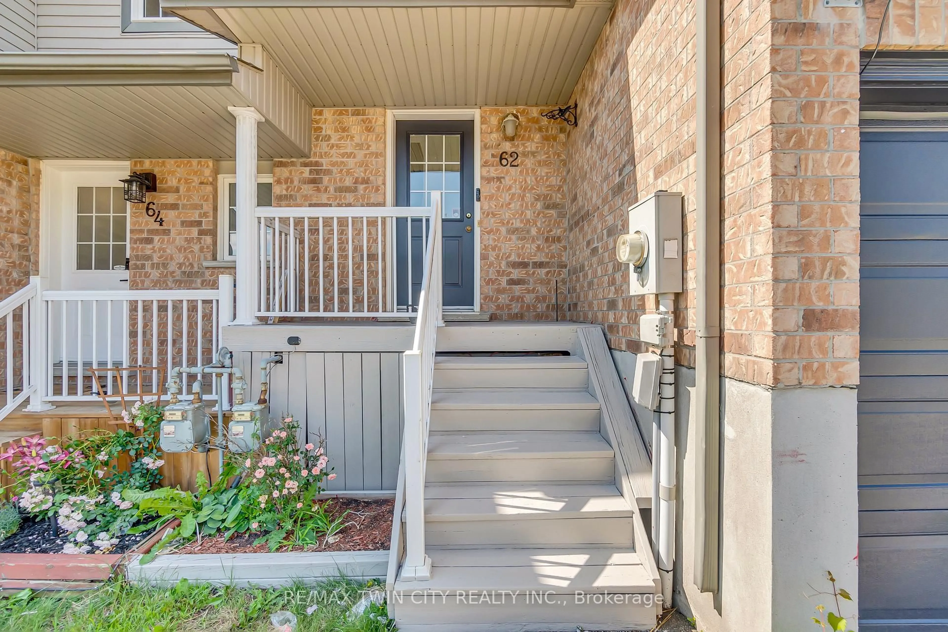 Indoor entryway for 62 Foxglove Cres, Kitchener Ontario N2E 3Y7