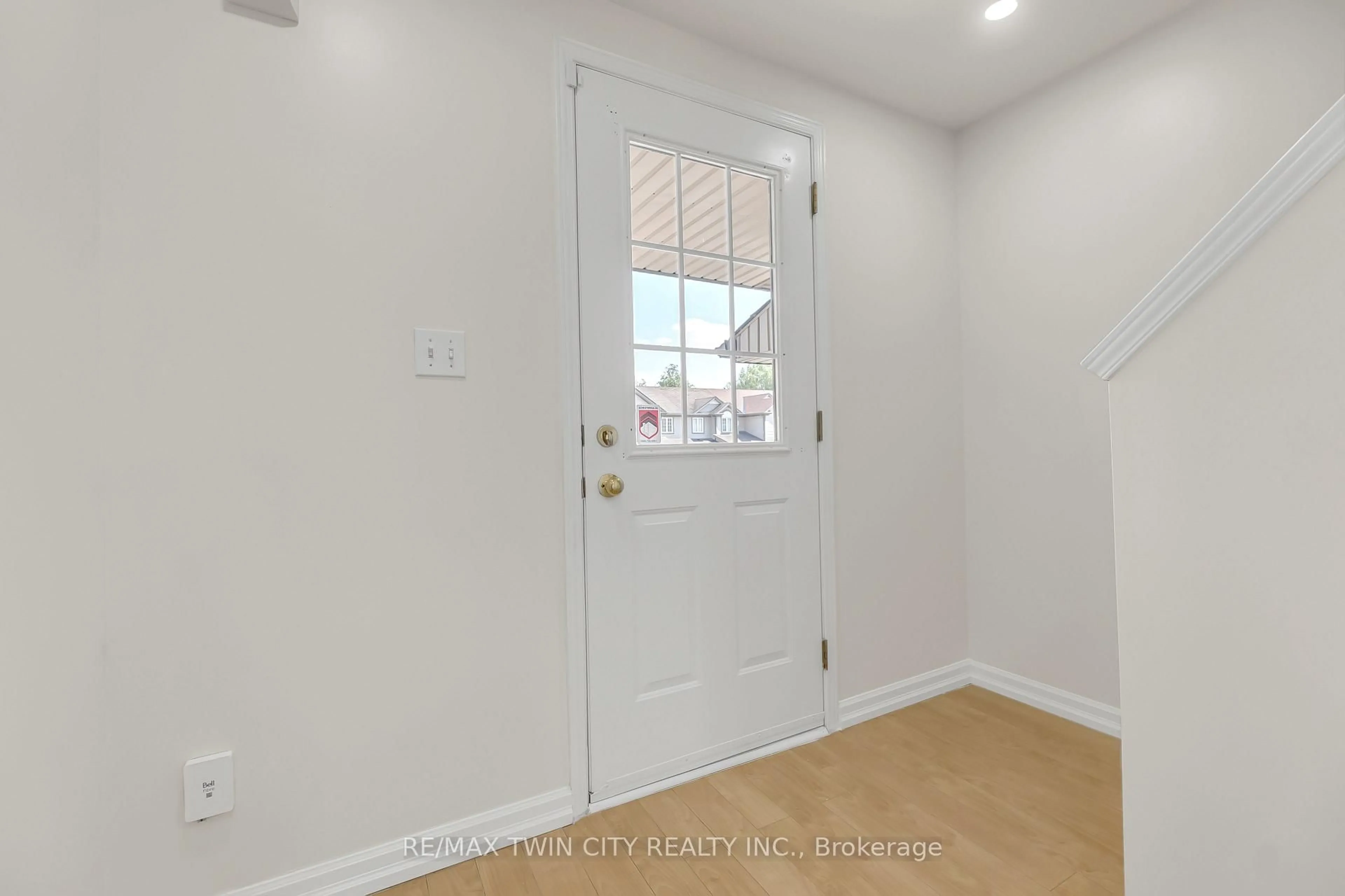 Indoor entryway for 62 Foxglove Cres, Kitchener Ontario N2E 3Y7