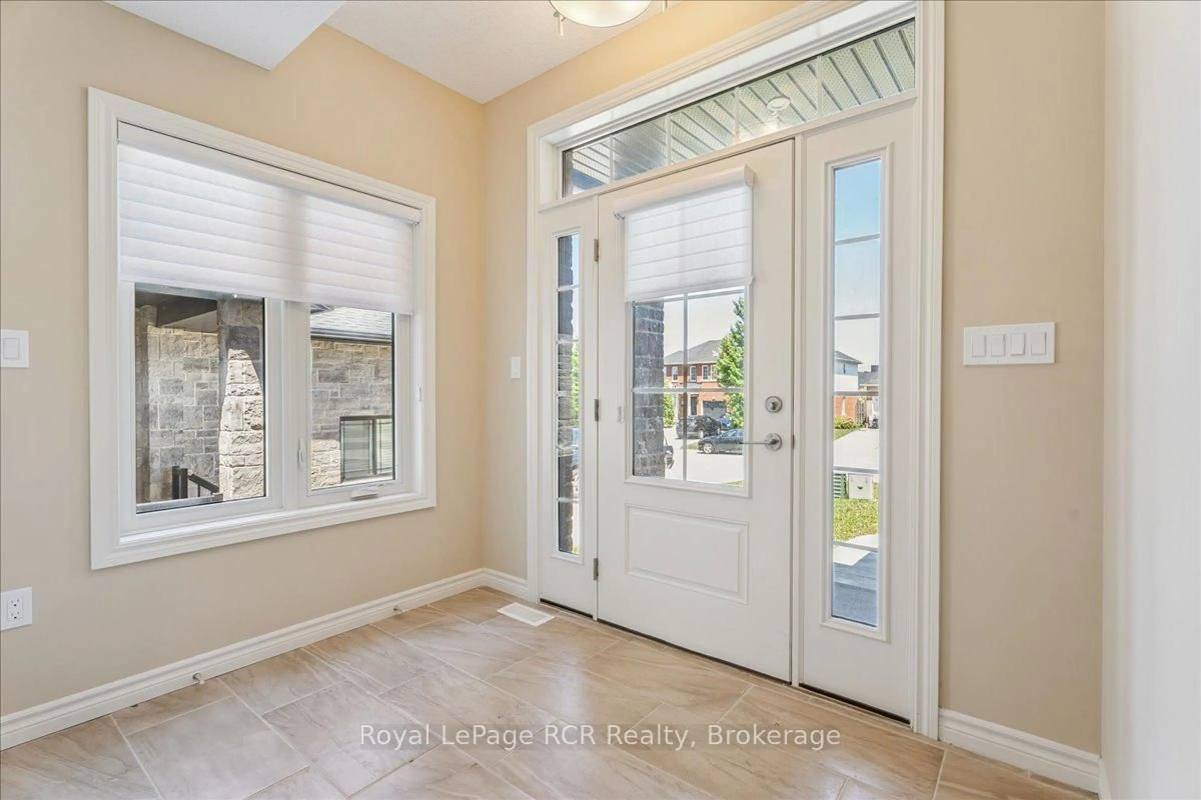 Indoor entryway for 1302 14th Ave, Owen Sound Ontario N4K 0A1