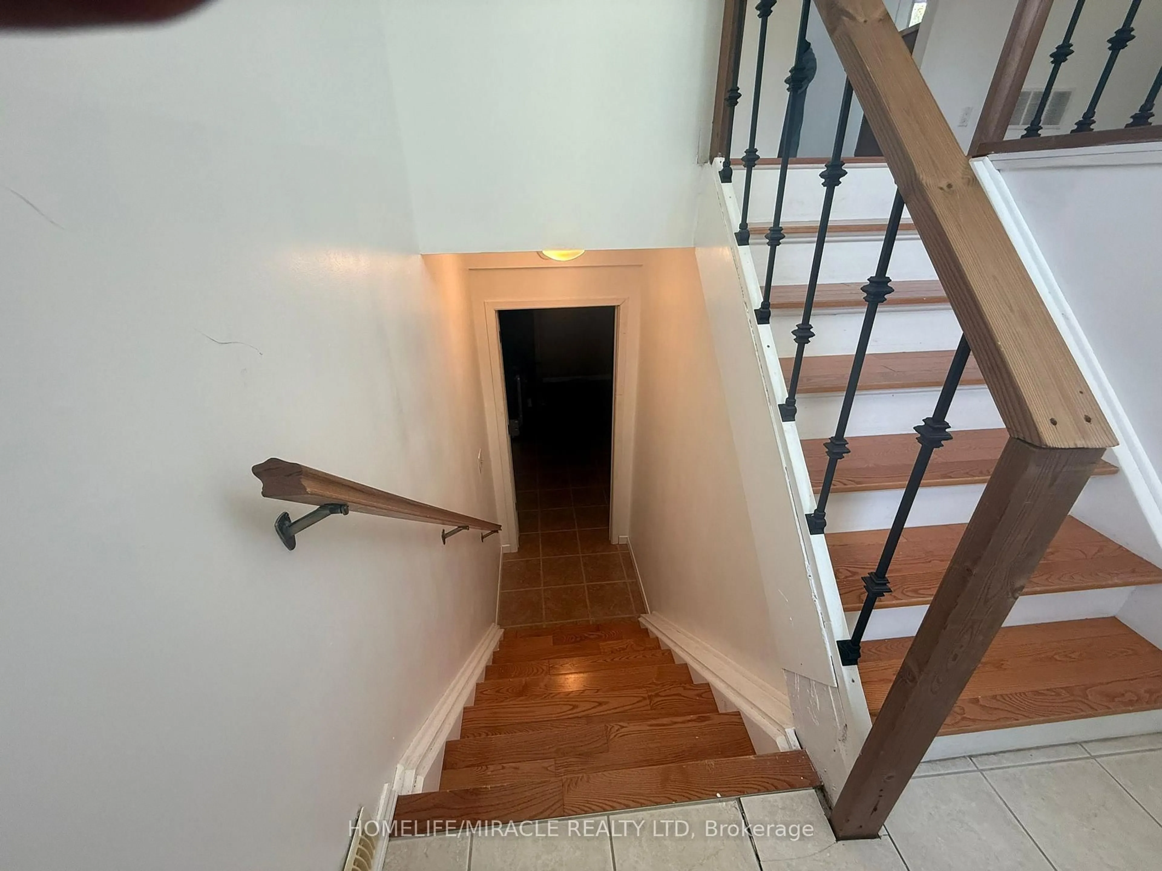 Stairs for 255 Revell St, Gravenhurst Ontario P1P 0E4