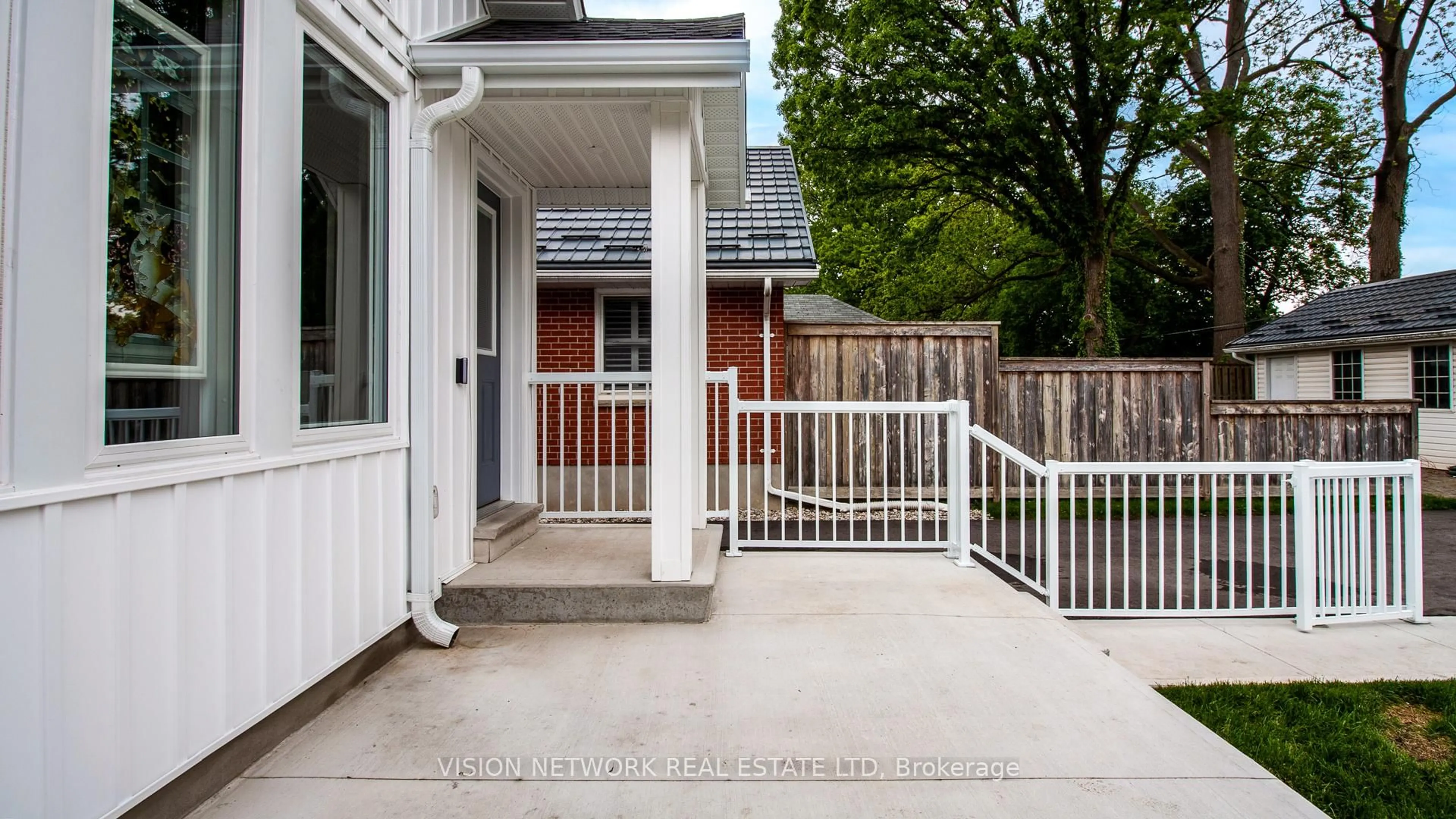 Patio, street for 62 Devonshire Ave, London South Ontario N6C 2H4