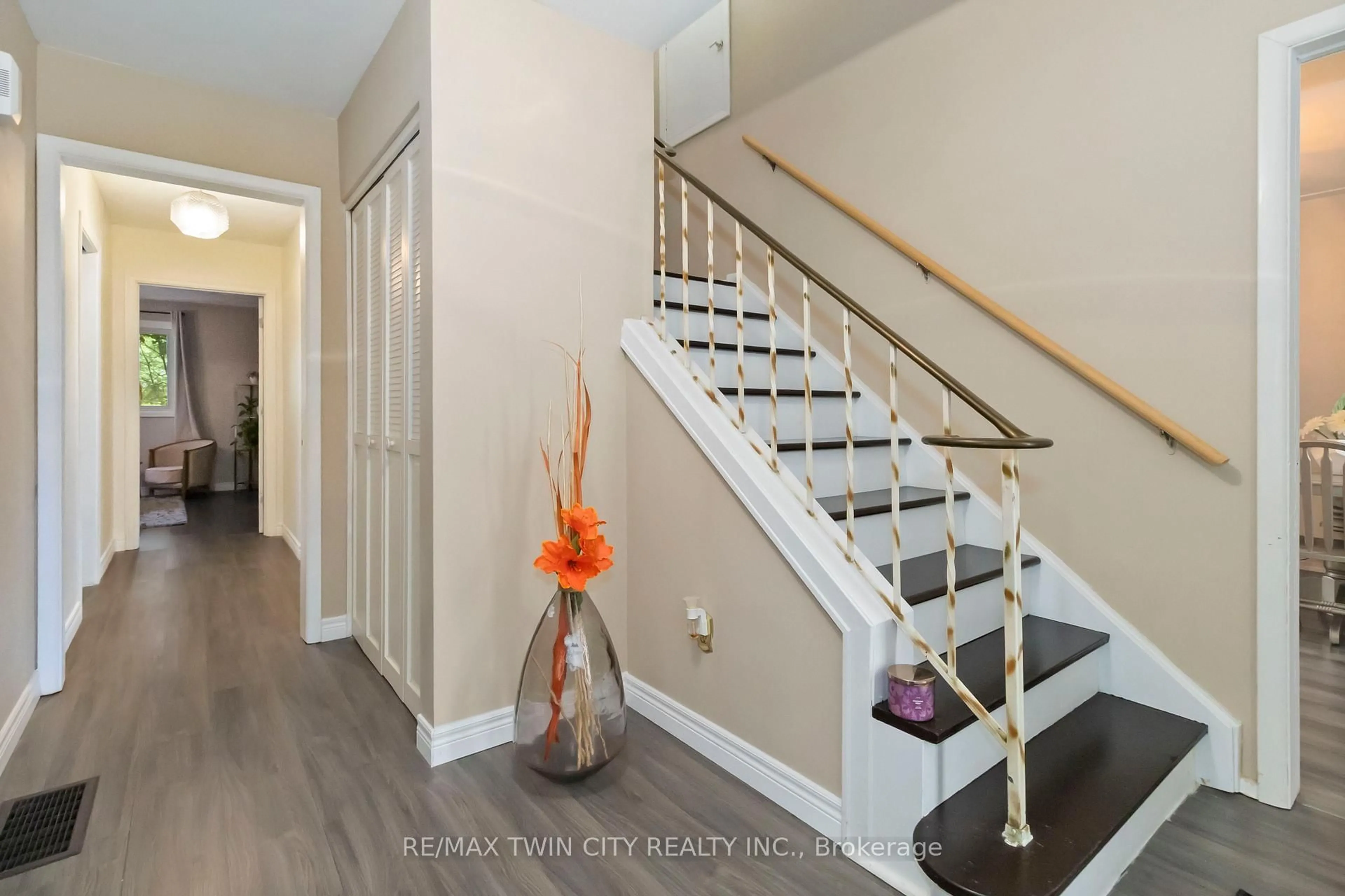 Indoor entryway for 7 Magnolia St, Brantford Ontario N3R 1P6