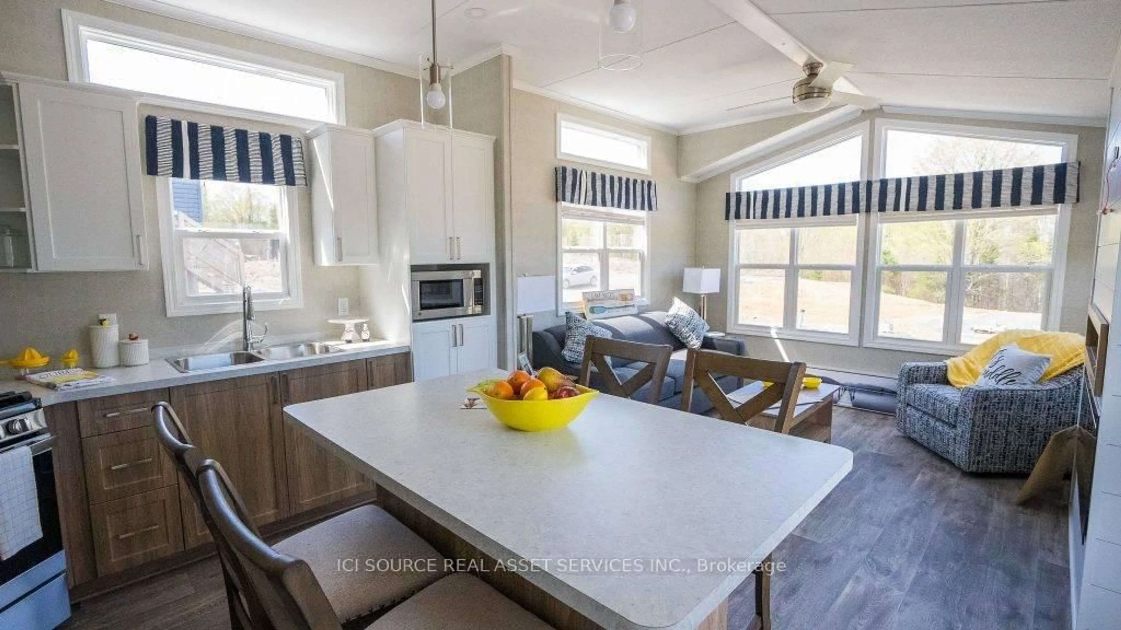 Open concept kitchen, wood/laminate floor for 1047 Bonnie Lake Camp Rd #WINDSOR, Bracebridge Ontario P1L 1W9