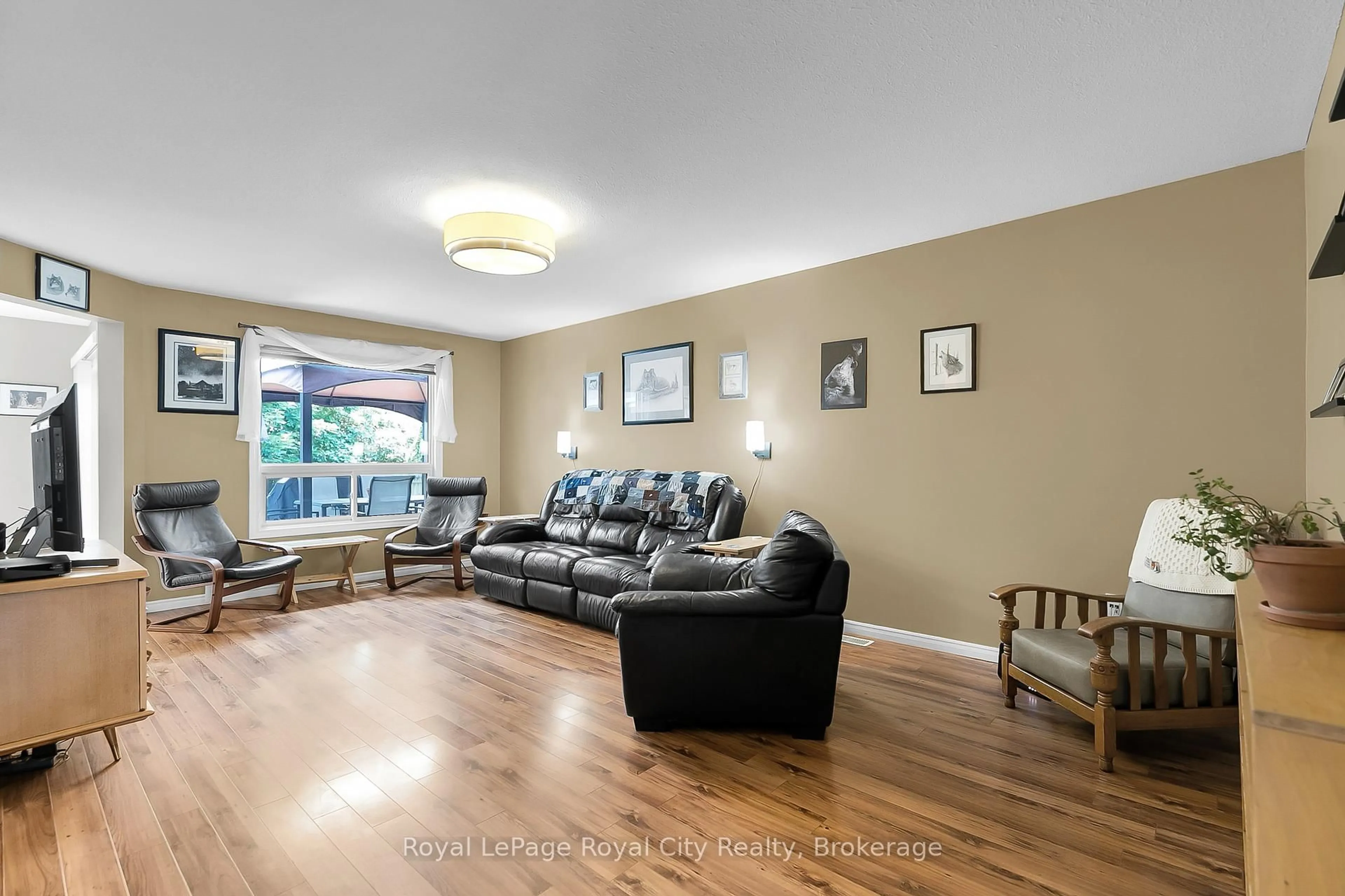 Living room with furniture, unknown for 43 Hagan Ave, Guelph Ontario N1E 7B7