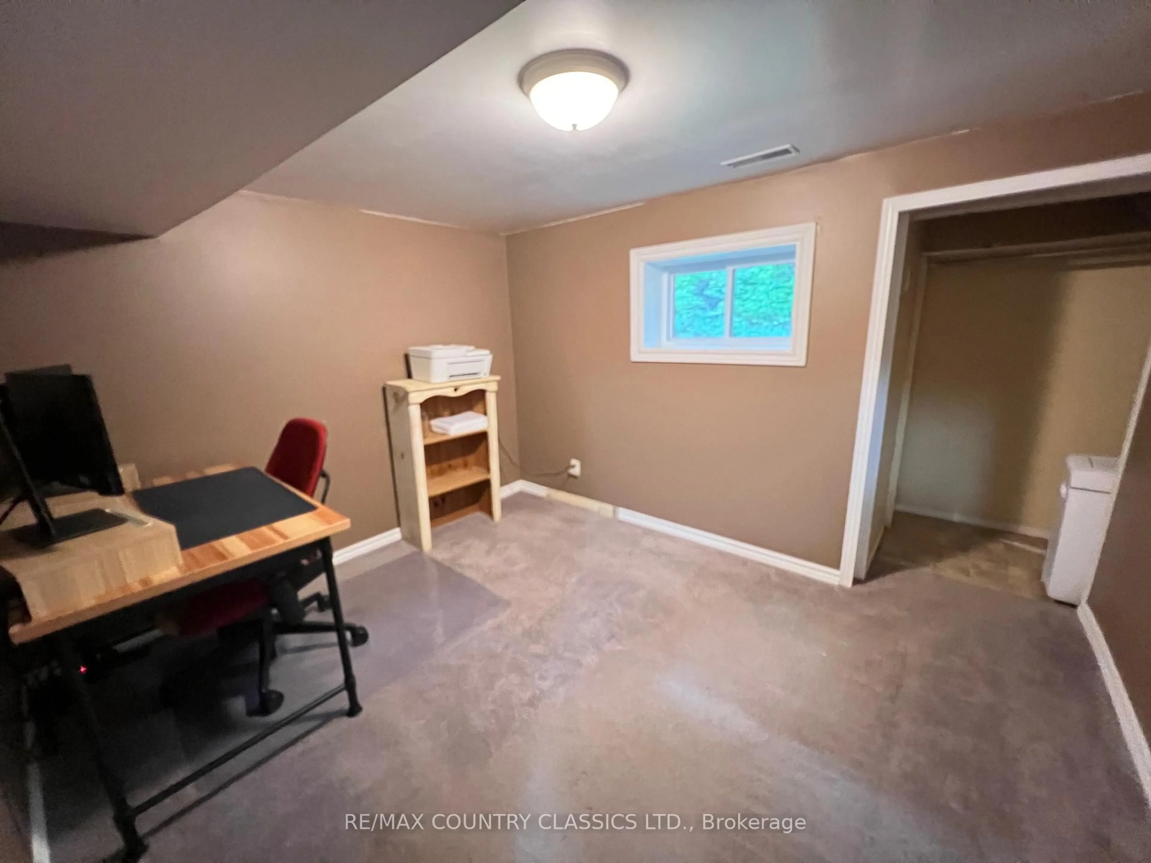 A pic of a room for 164 Trout Lake Rd, Bancroft Ontario K0L 1C0