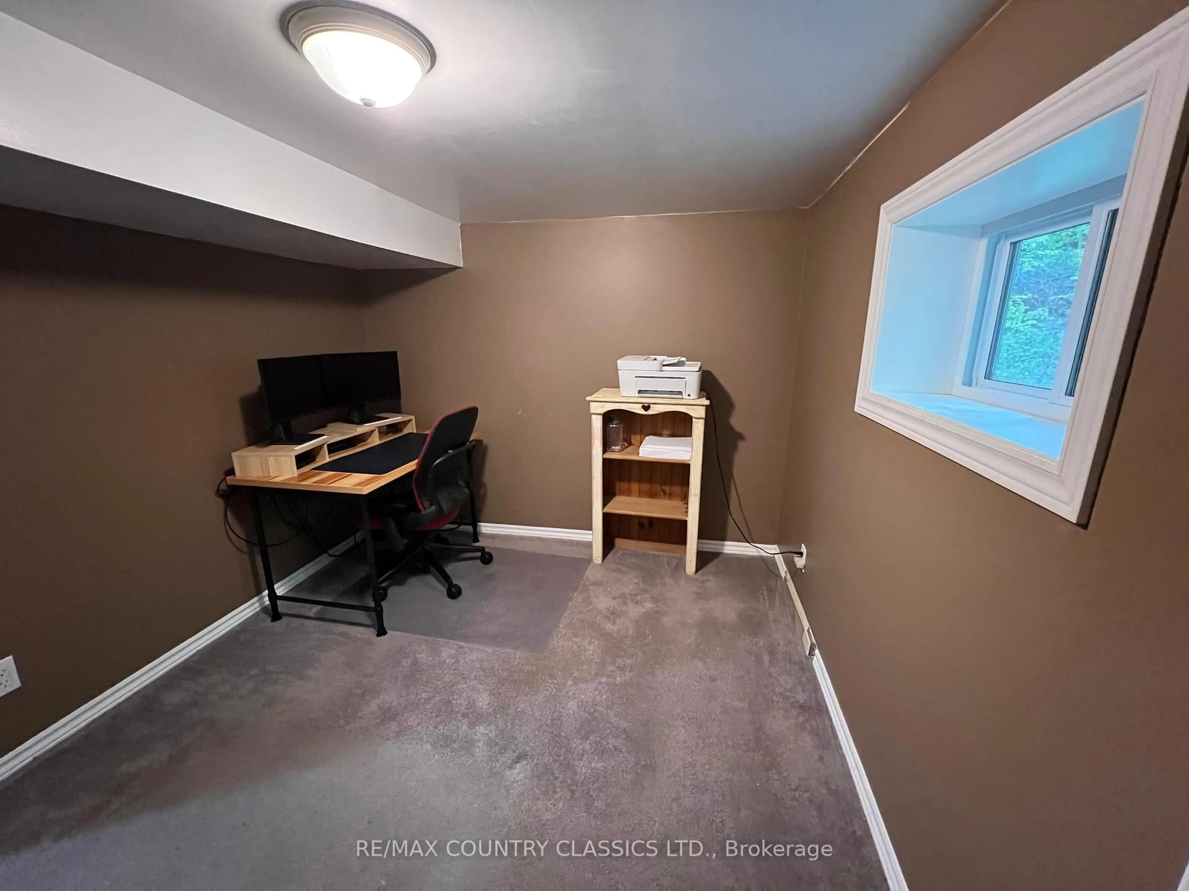 A pic of a room for 164 Trout Lake Rd, Bancroft Ontario K0L 1C0