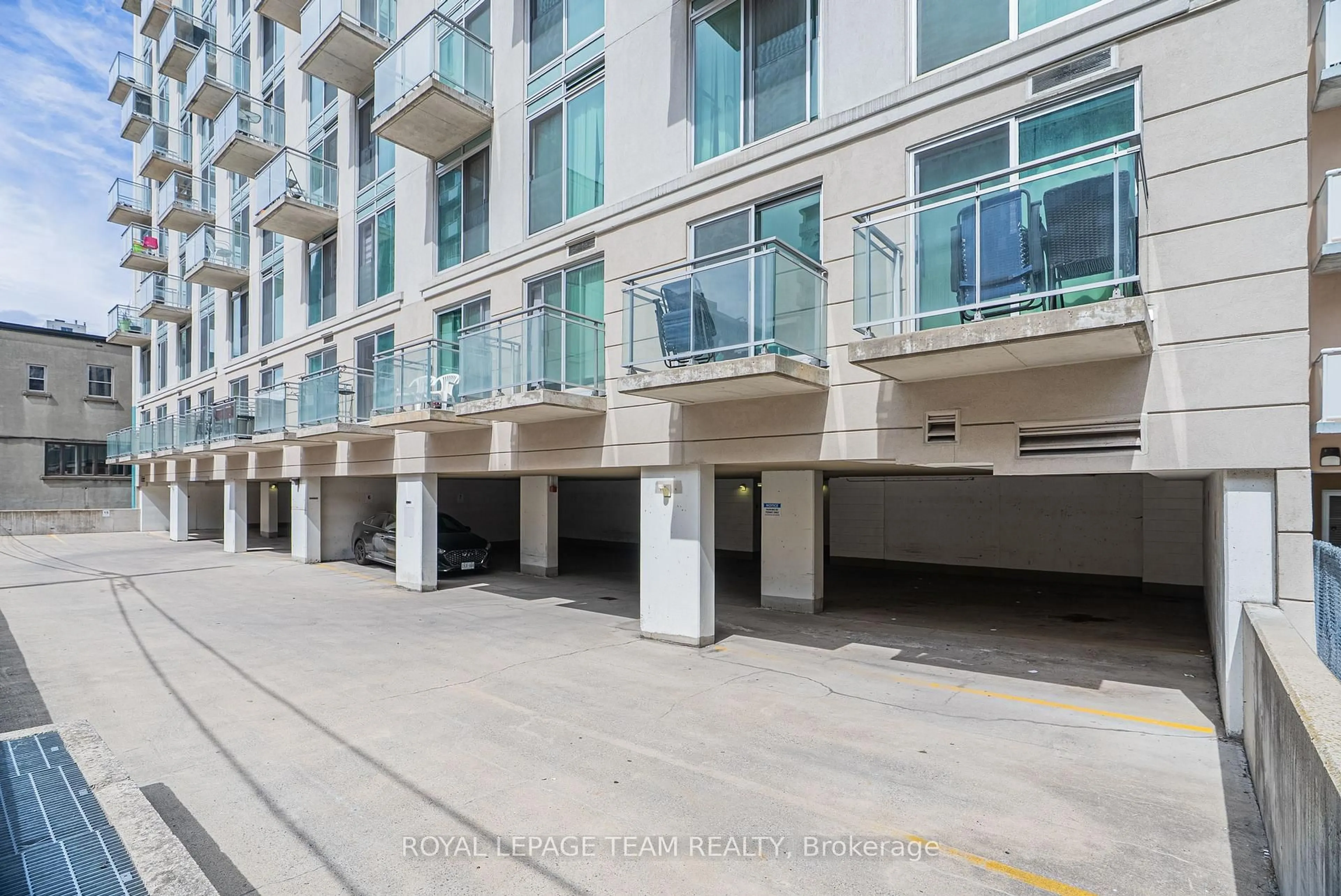 Patio, street for 138 SOMERSET St #804, Ottawa Ontario K2P 0A3