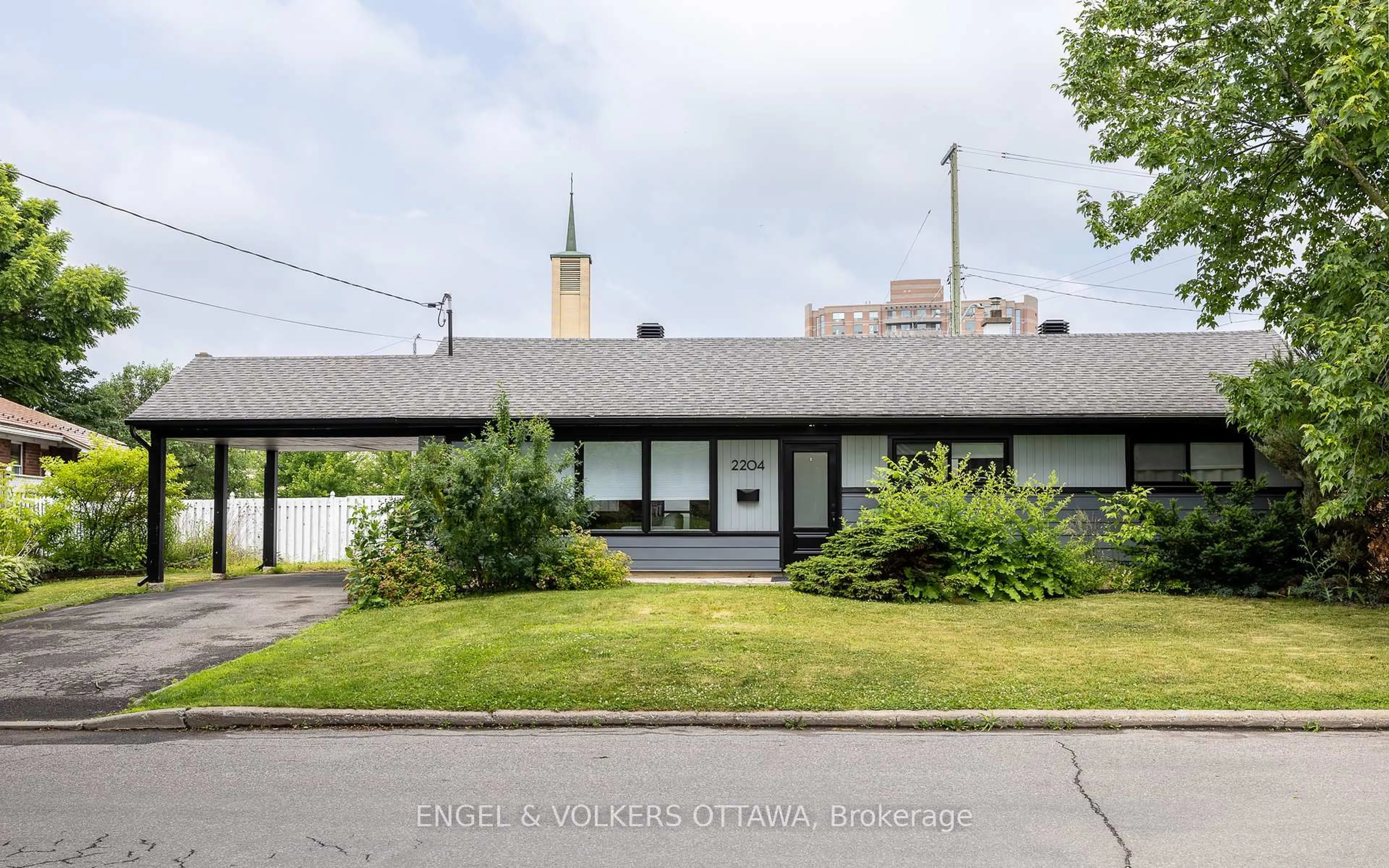 Unknown for 2204 Utah St, Ottawa Ontario K1H 7W8
