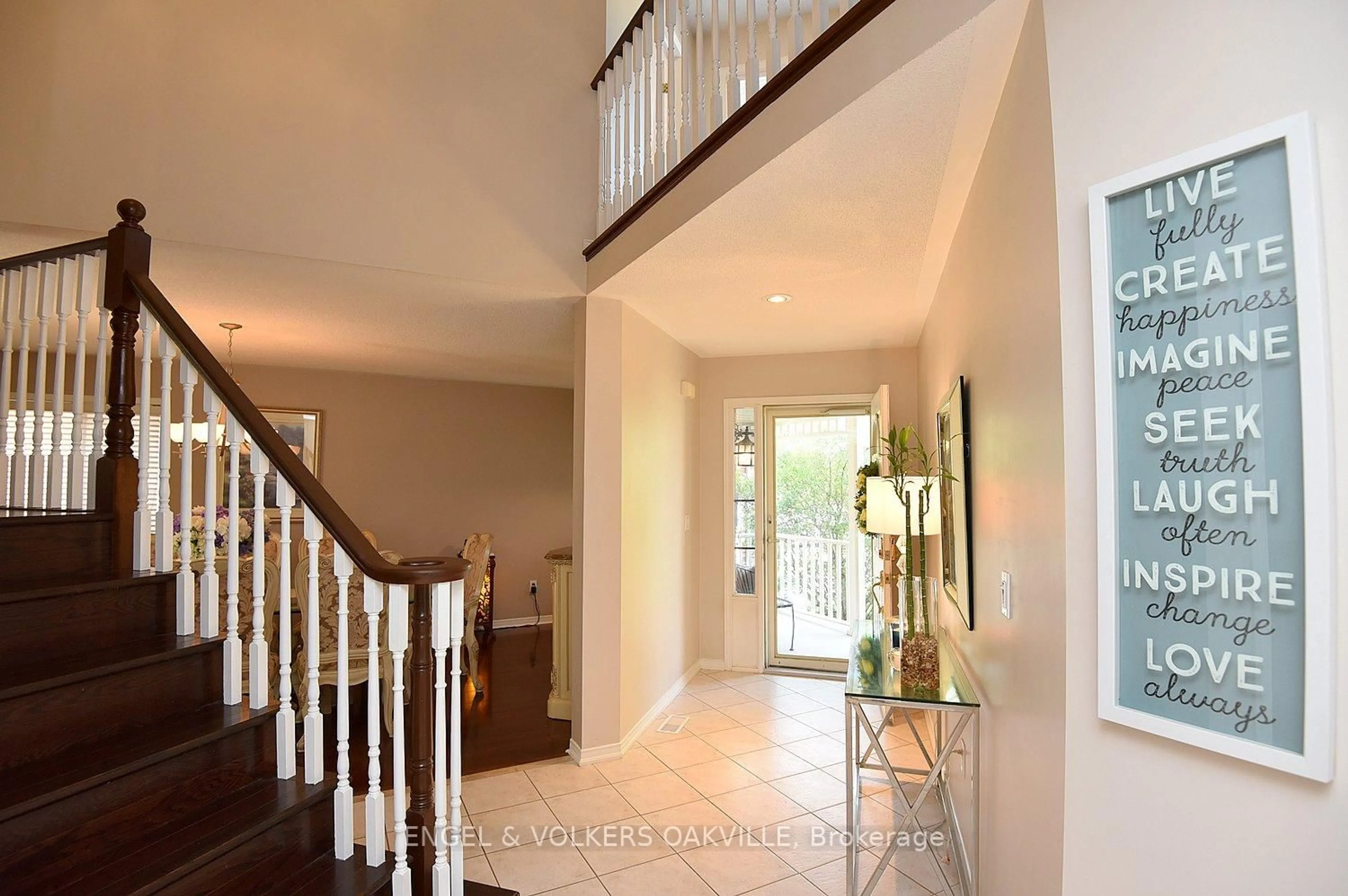 Indoor entryway for 28 Waterwheel Cres, Hamilton Ontario L9H 7B8
