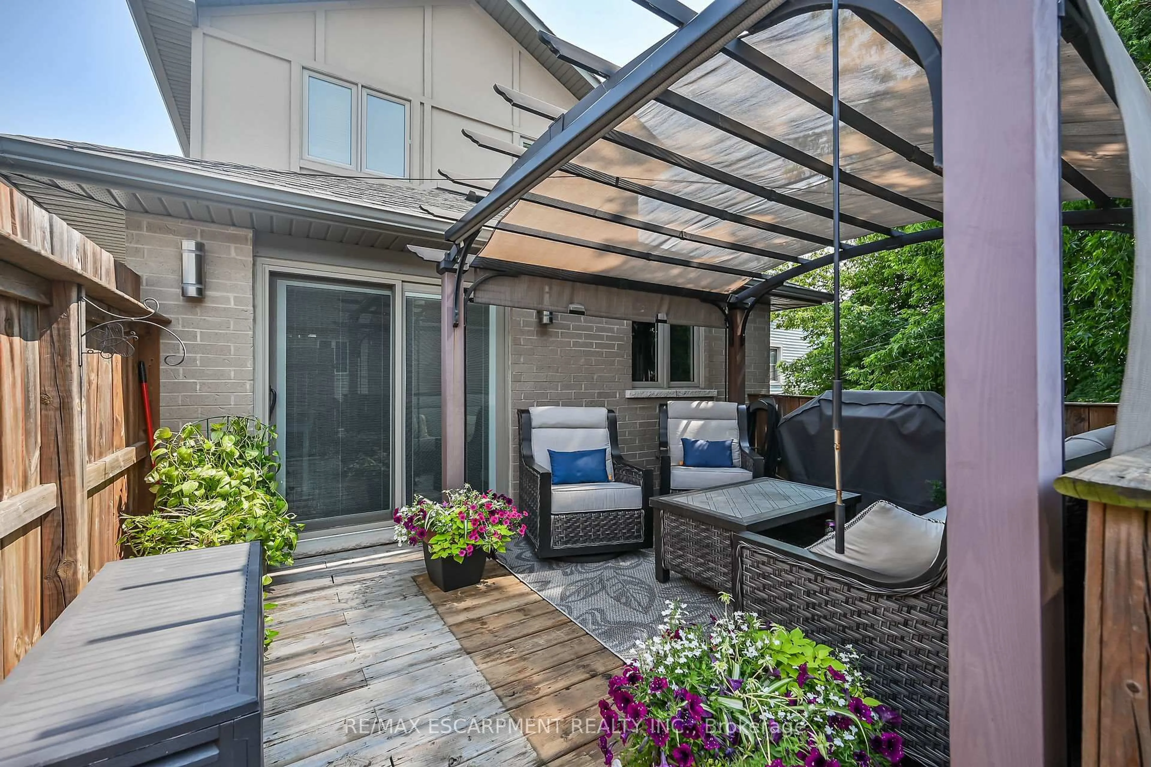 Patio, street for 50 Keith St, Hamilton Ontario L8L 3S1