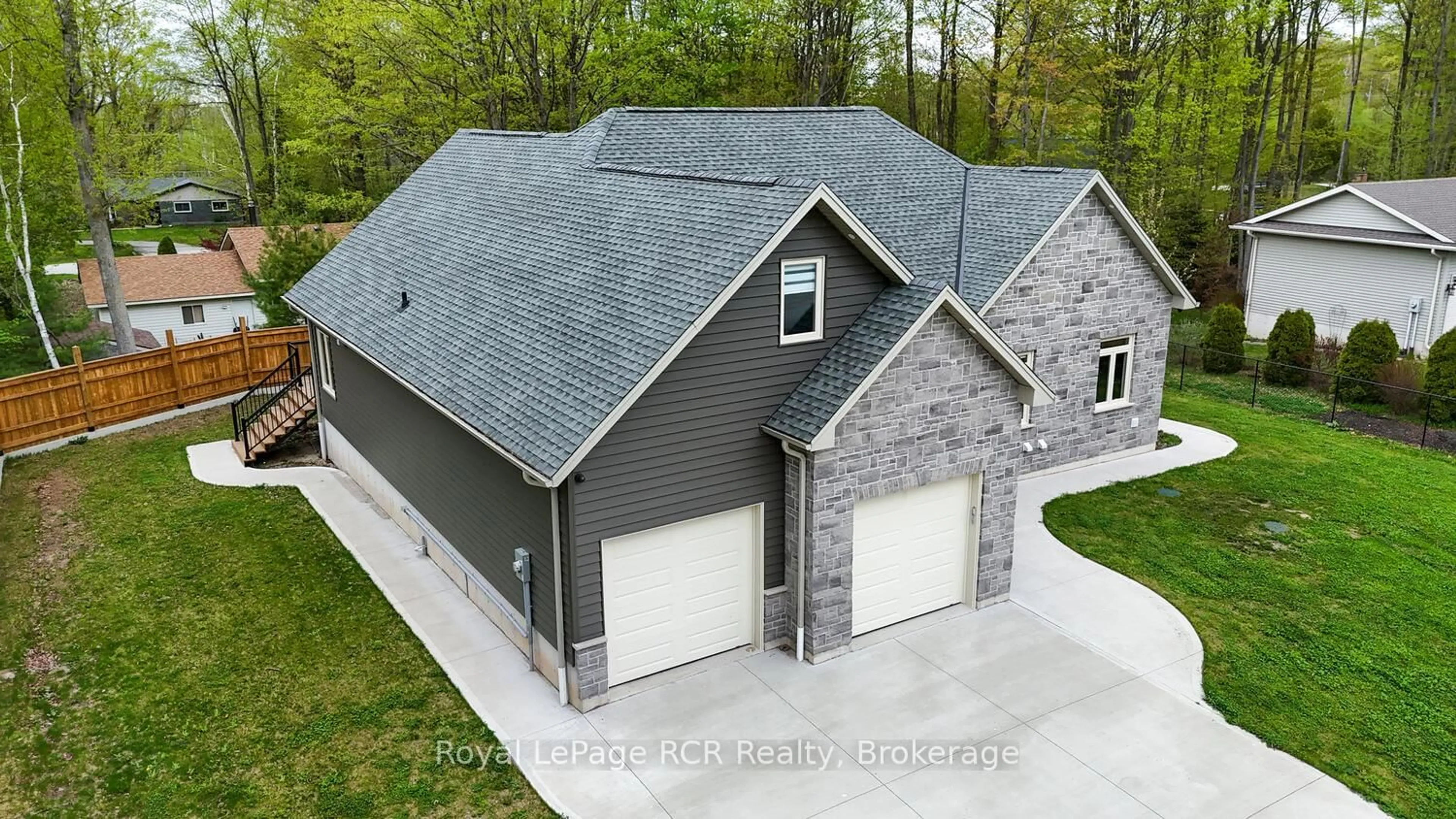 Home with vinyl exterior material, building for 10 Frederick St, South Bruce Peninsula Ontario N0H 2G0