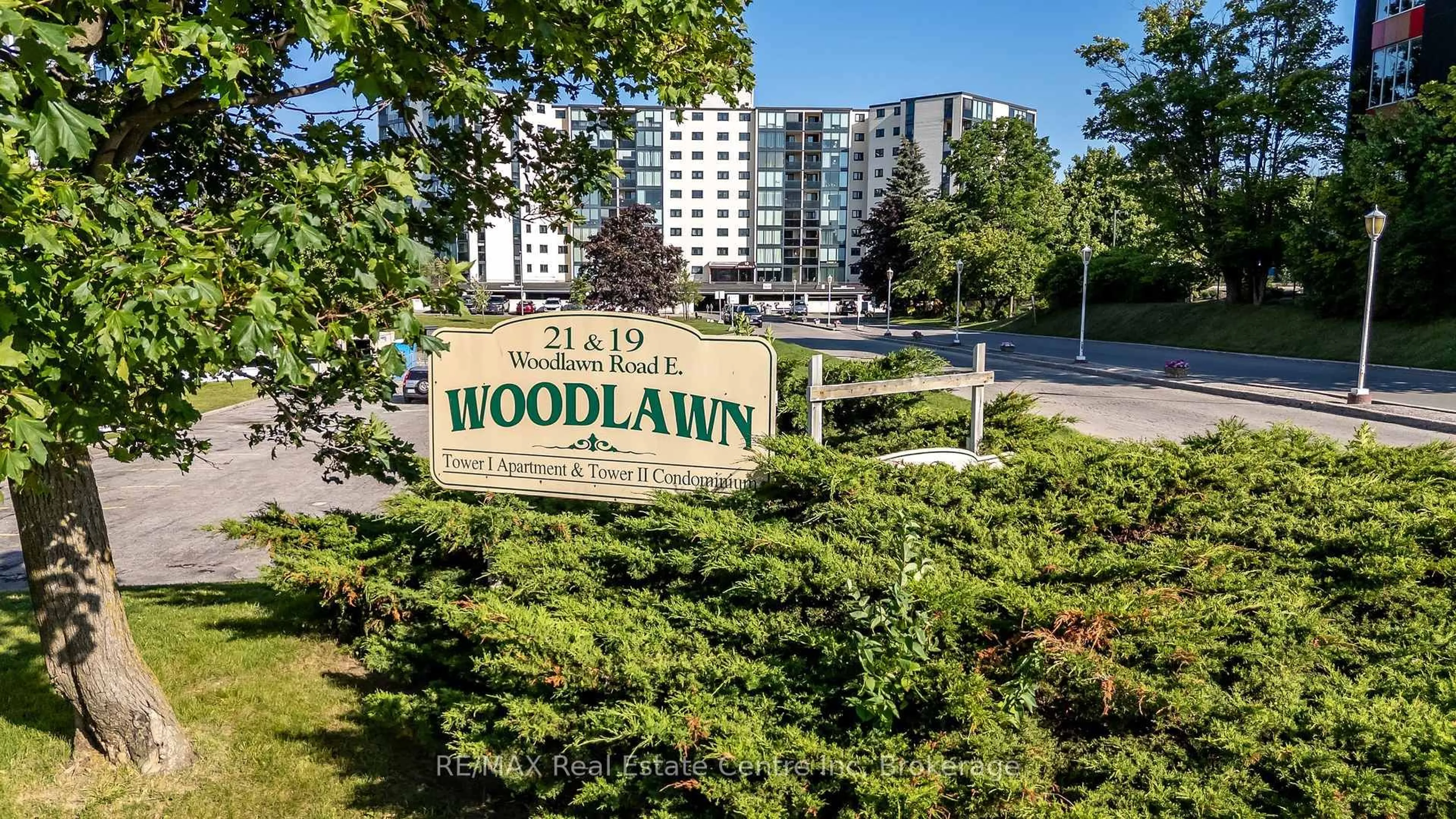 Indoor foyer for 19 Woodlawn Rd #212, Guelph Ontario N1H 7B1