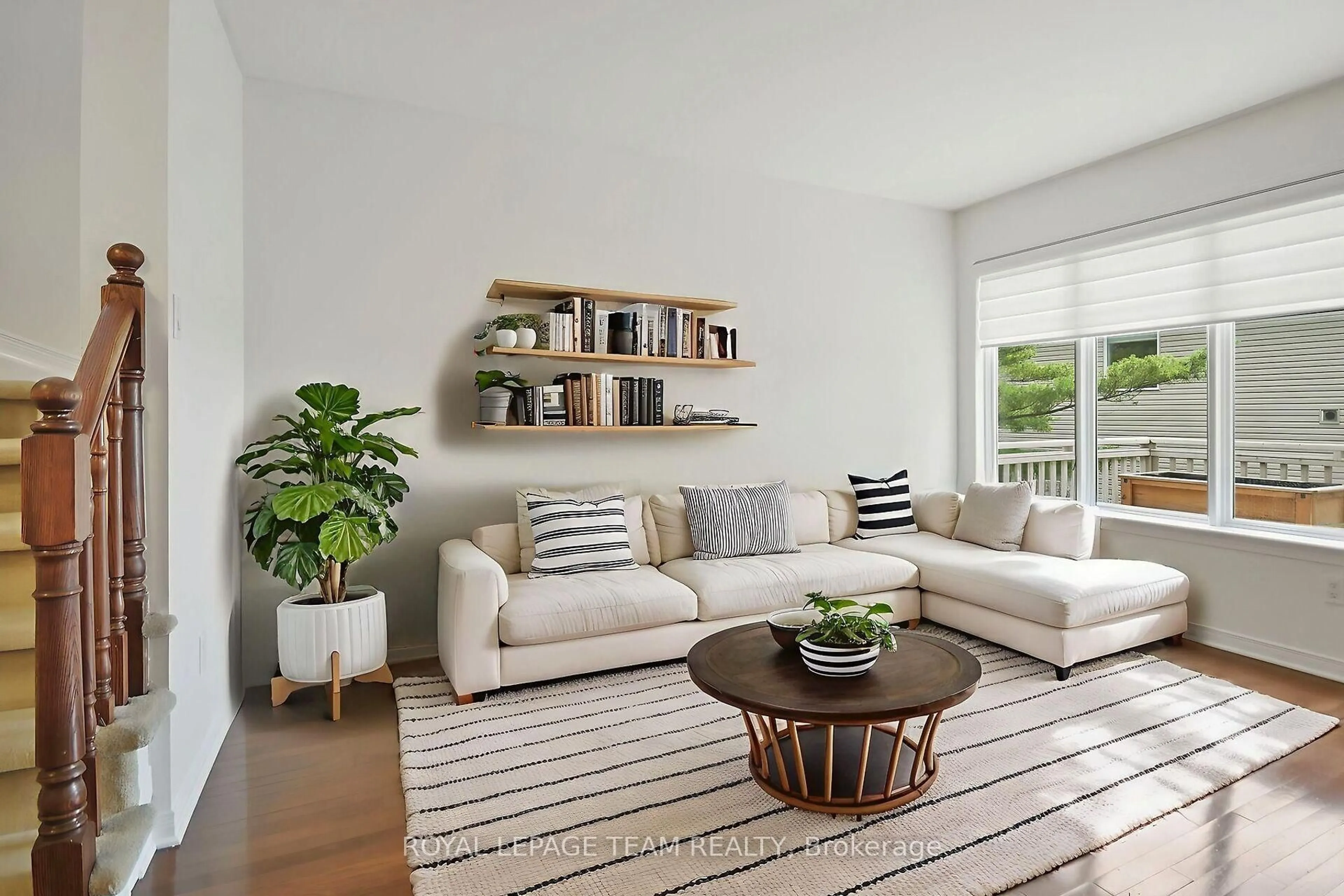 Living room with furniture, wood/laminate floor for 41 Maxton Private, Ottawa Ontario K1J 1J1