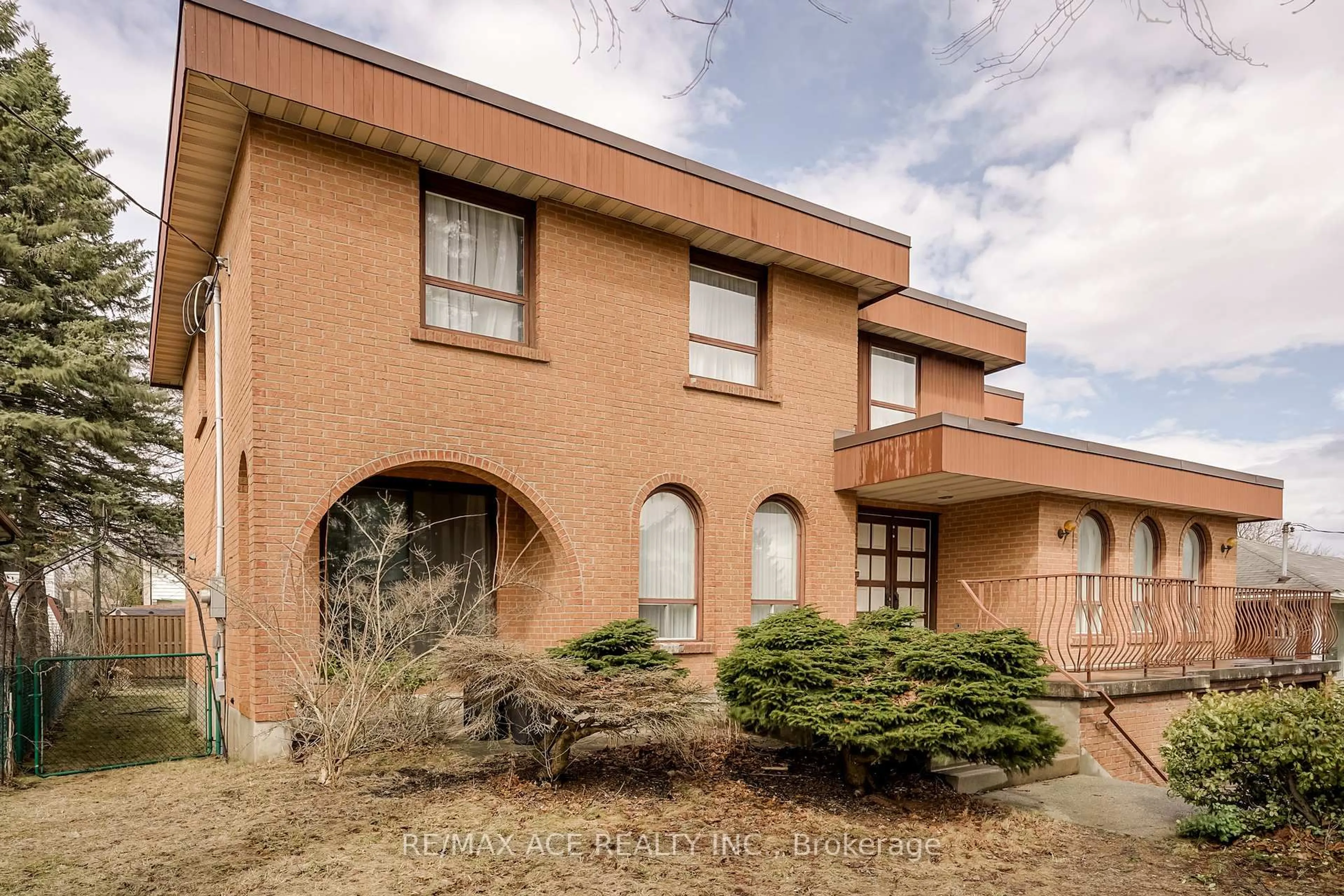 Home with brick exterior material, building for 28 Wilkins Dr, Kitchener Ontario N2E 1L2