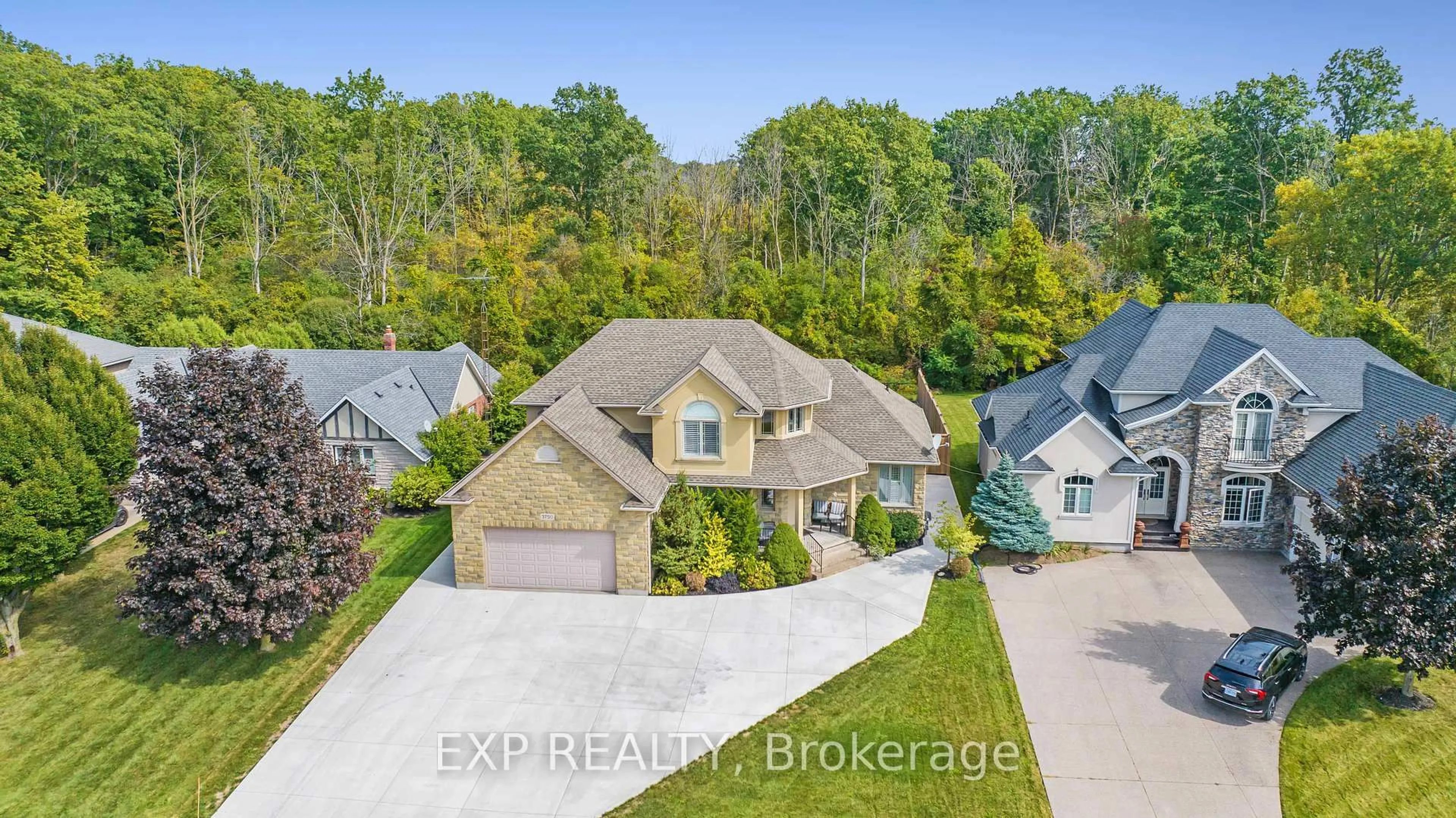 A pic from outside/outdoor area/front of a property/back of a property/a pic from drone, street for 3750 KALAR Rd, Niagara Falls Ontario L2H 0K2