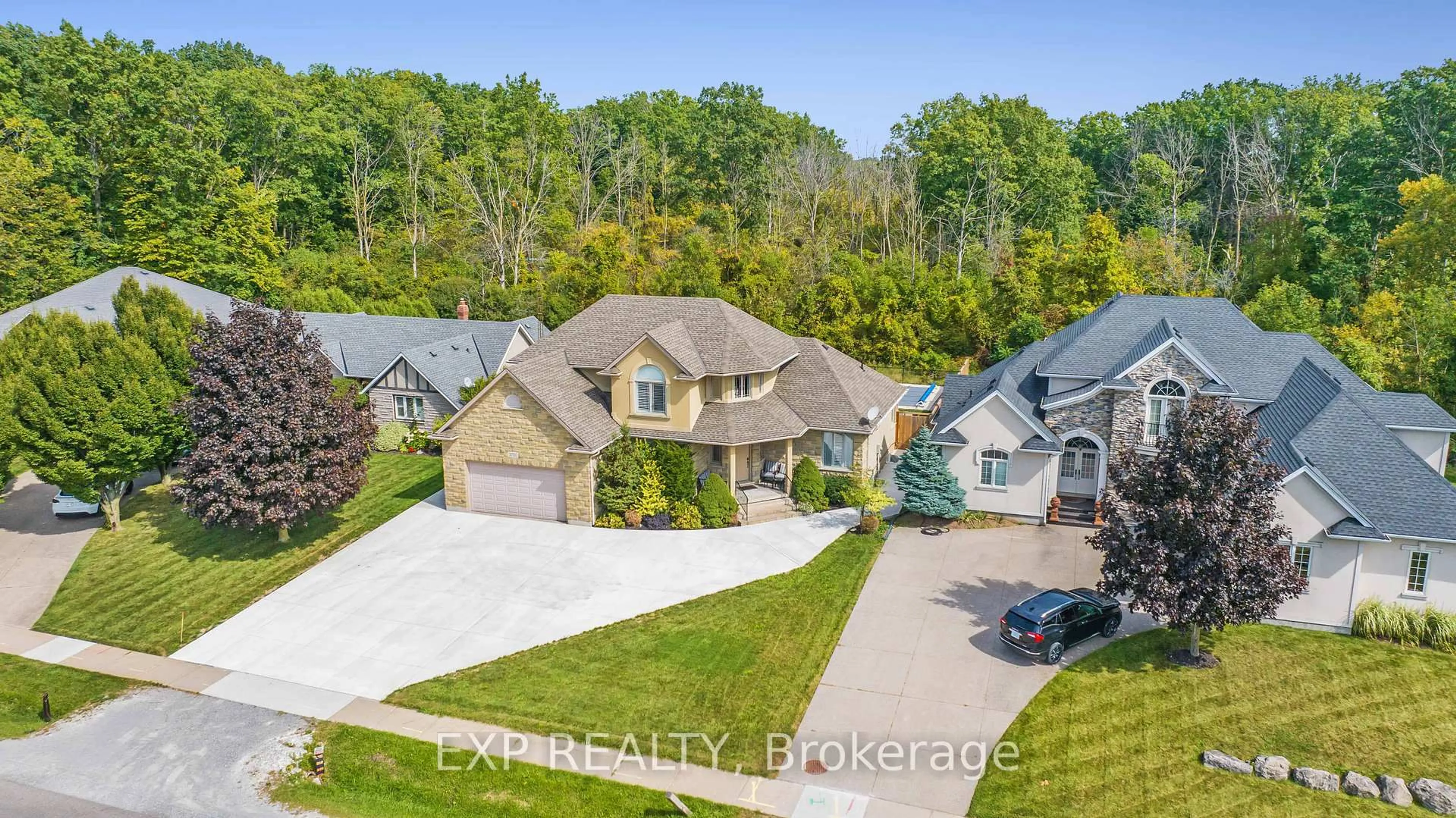 A pic from outside/outdoor area/front of a property/back of a property/a pic from drone, street for 3750 KALAR Rd, Niagara Falls Ontario L2H 0K2