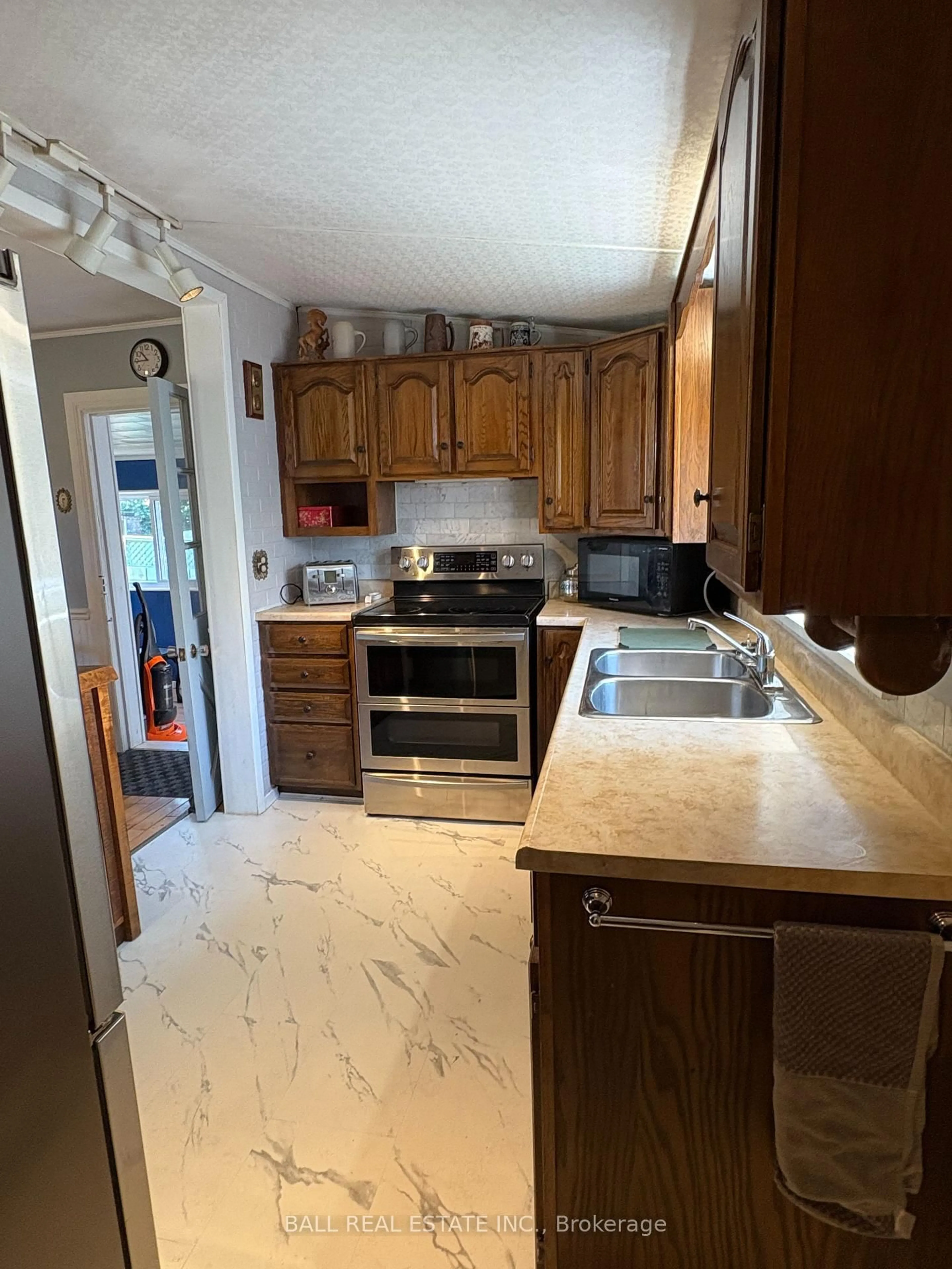 Standard kitchen, unknown for 44 Pine St, Asphodel-Norwood Ontario K0L 2V0