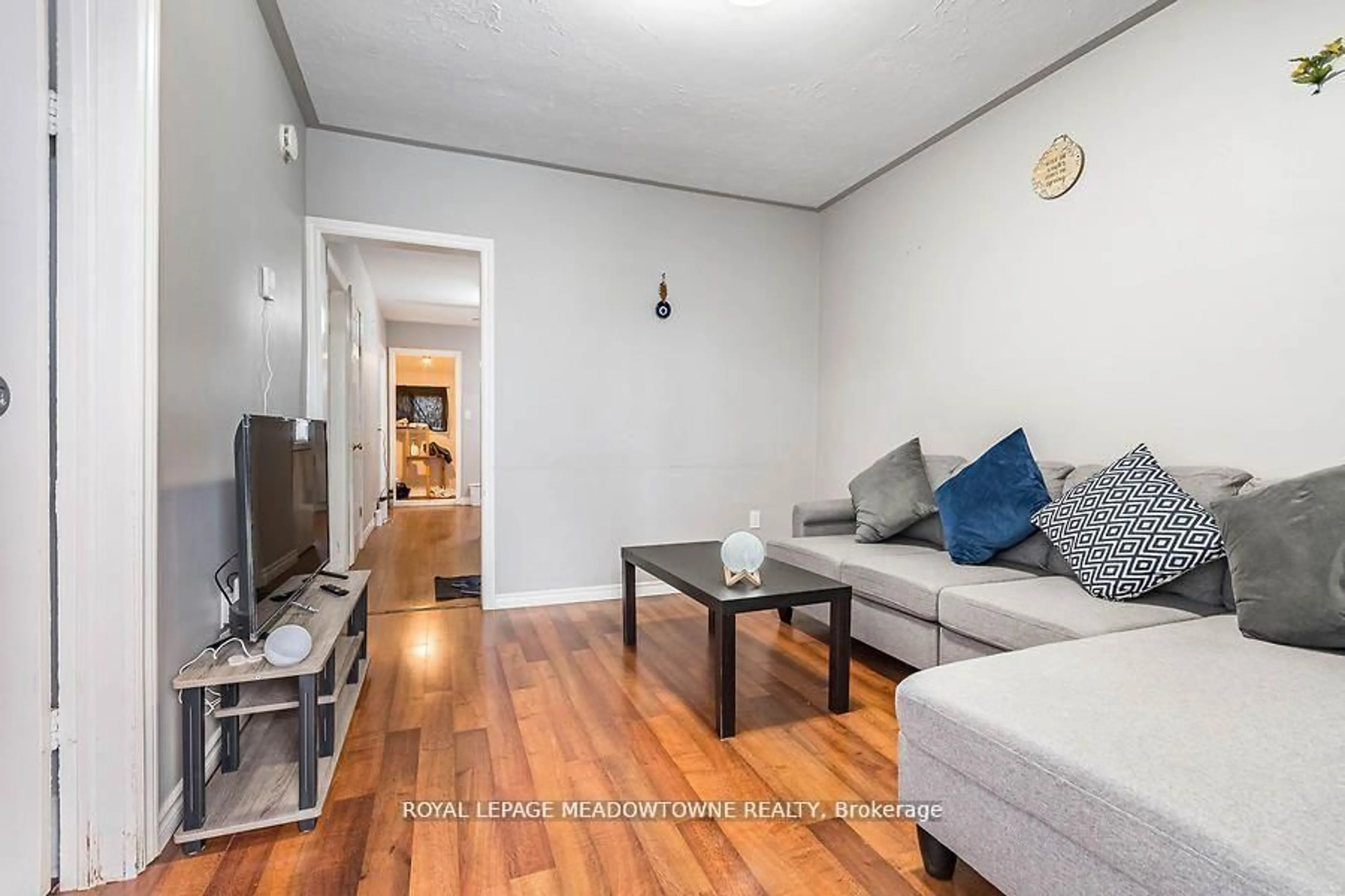 Living room with furniture, unknown for 77 Province St, Hamilton Ontario L8H 4H5