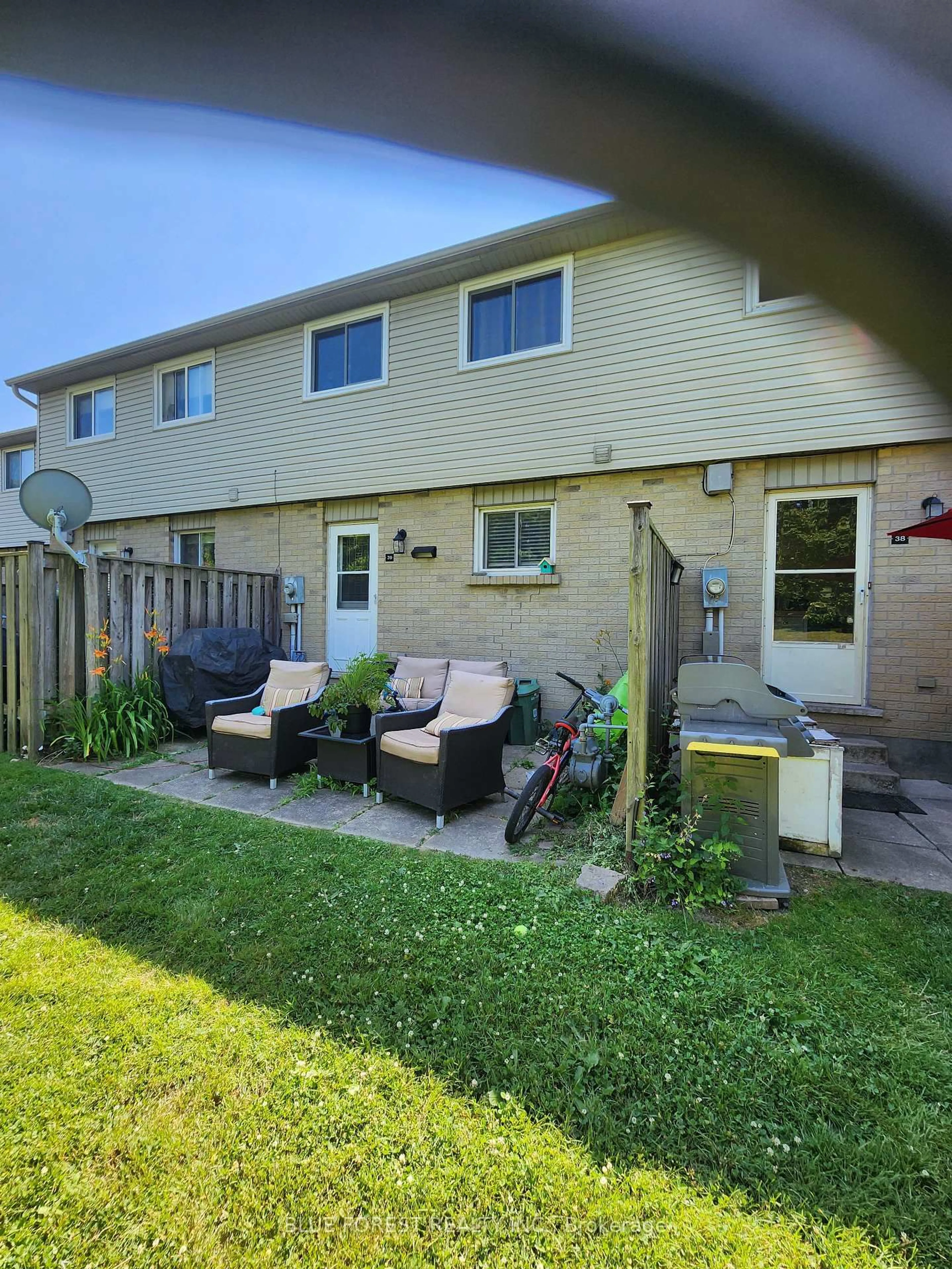 Patio, street for 475 Sandringham Cres #39, London South Ontario N6C 5B9