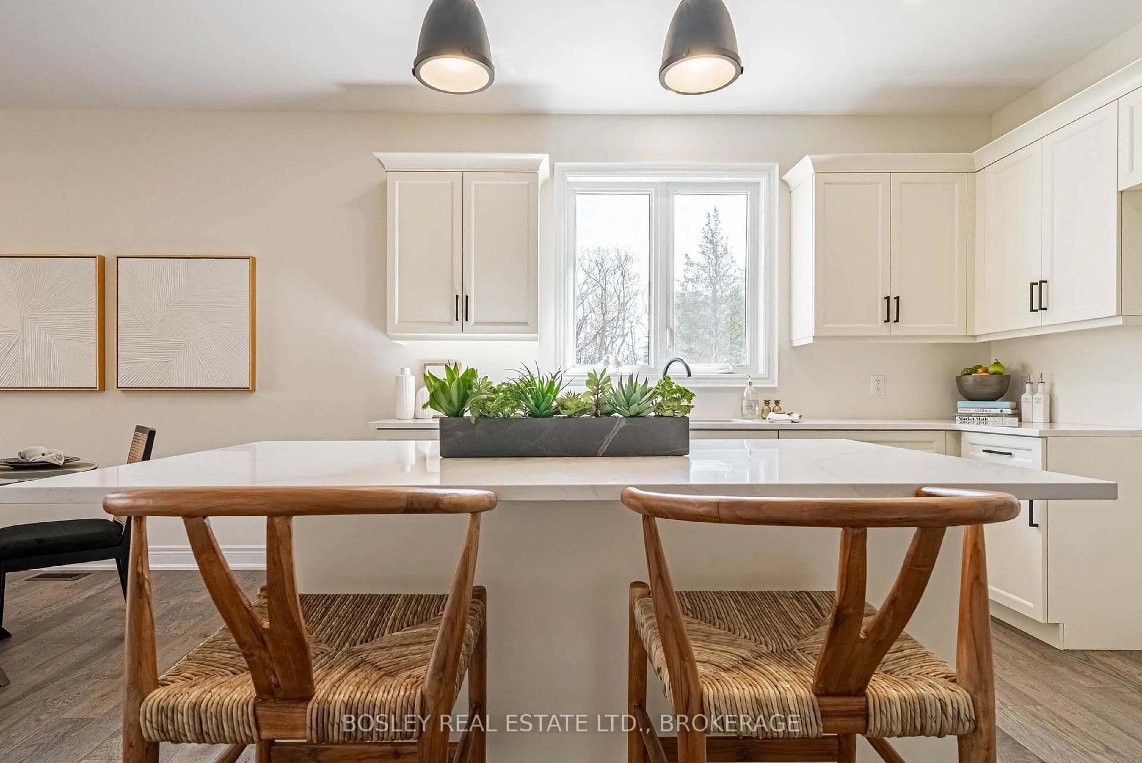 Contemporary kitchen, ceramic/tile floor for 510 Royal Ridge Dr, Fort Erie Ontario L0S 1N0