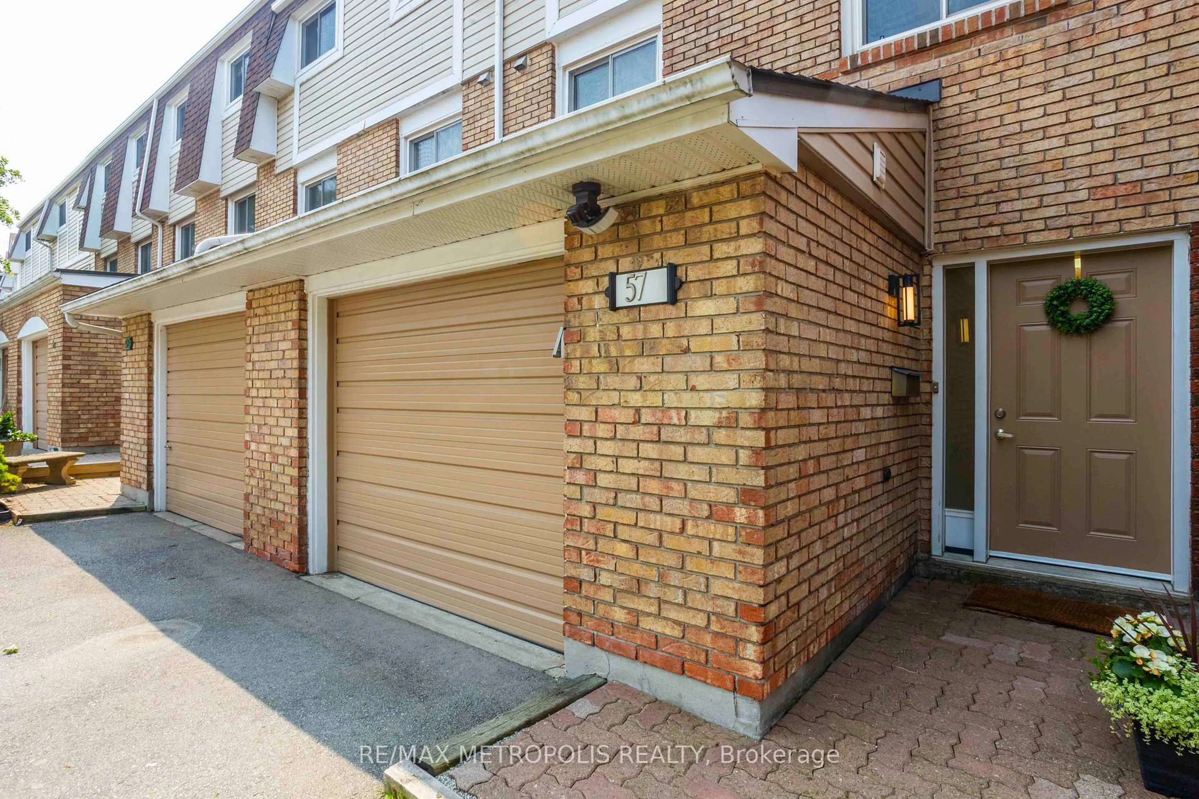 Unknown for 11 Harrisford St #57, Hamilton Ontario L8K 6L7