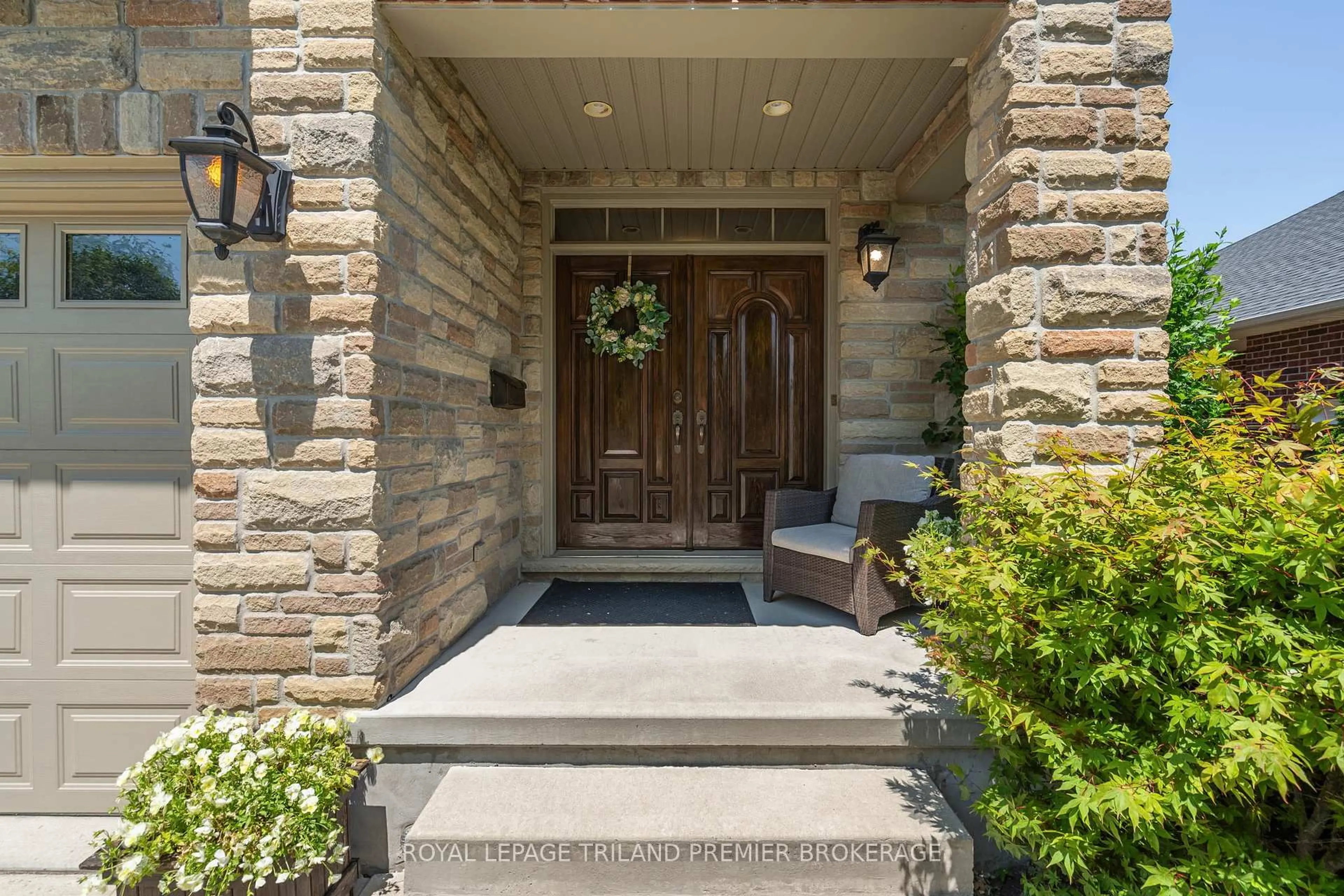 Indoor entryway for 167 Lake Margaret Tr, St. Thomas Ontario N5R 6M5
