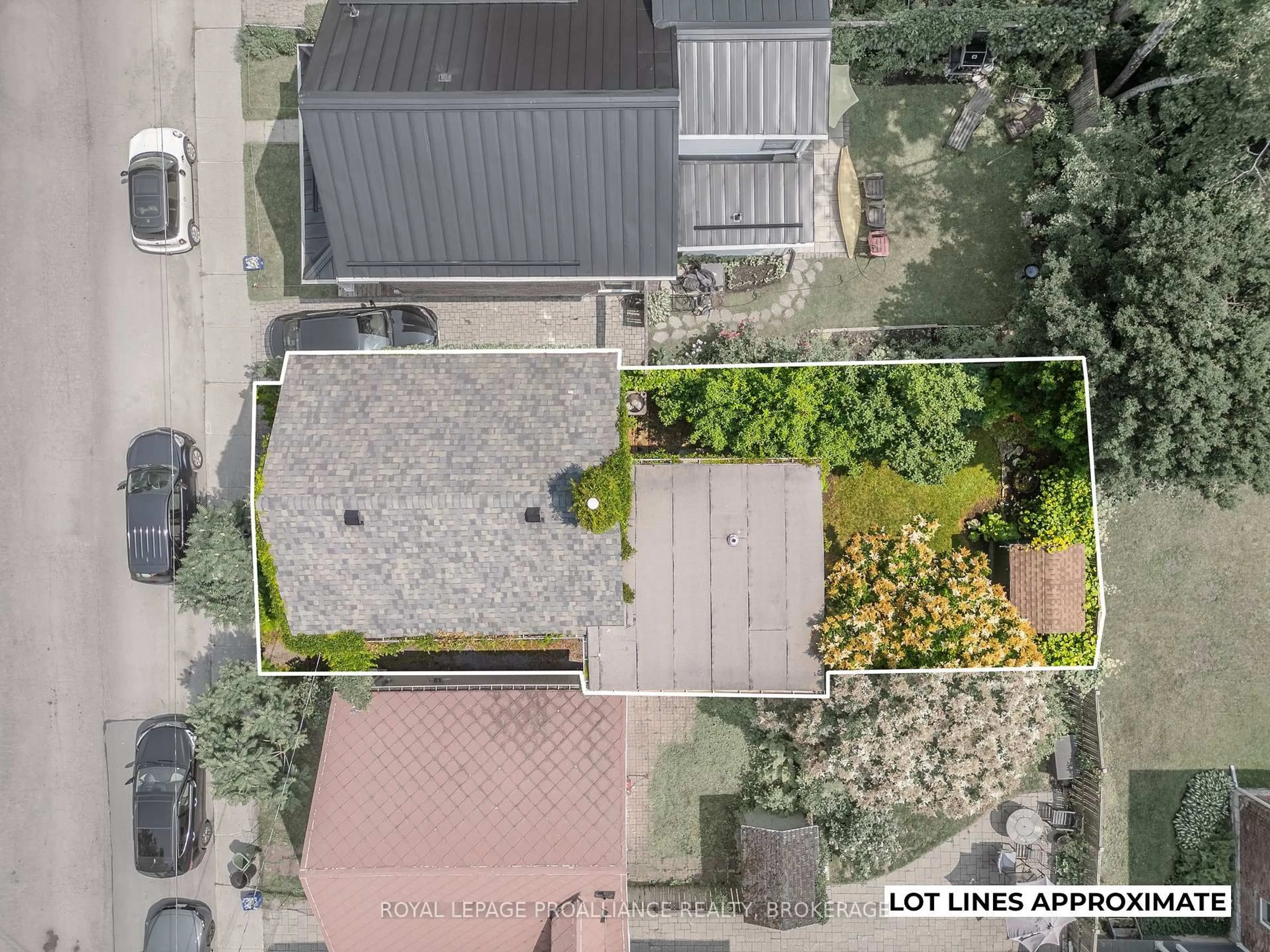 A pic from outside/outdoor area/front of a property/back of a property/a pic from drone, street for 125 Bagot St, Kingston Ontario K7L 3E7