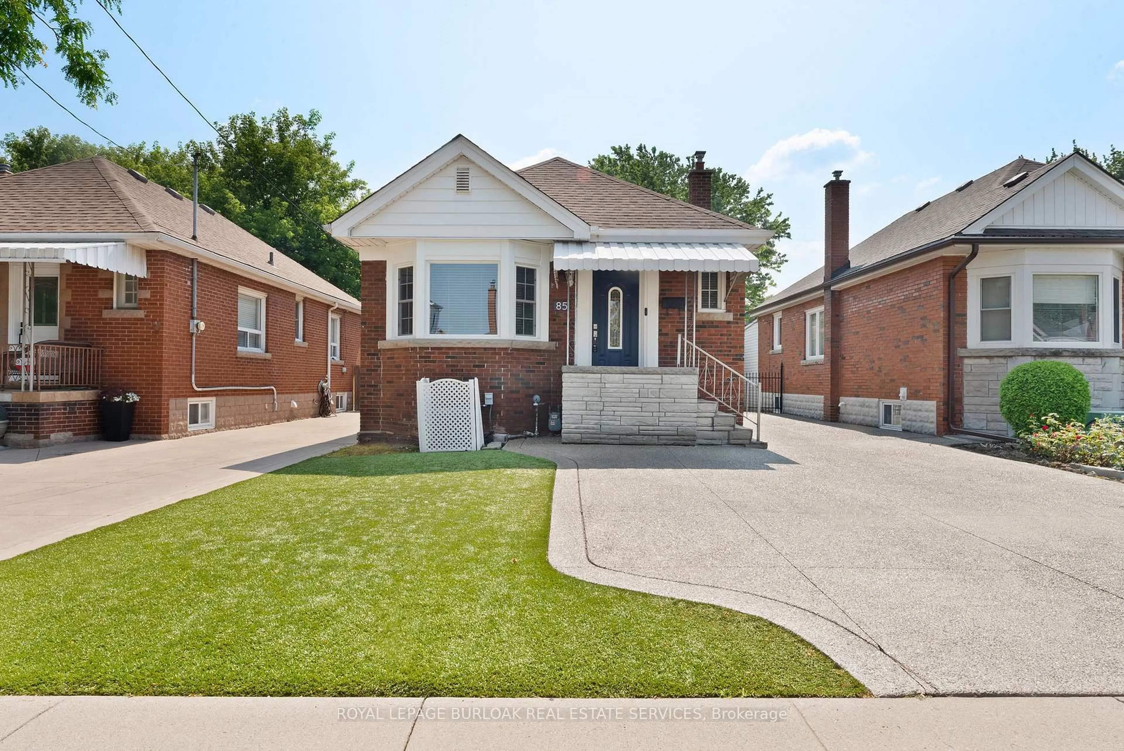Home with brick exterior material, street for 85 Tragina Ave, Hamilton Ontario L8K 2Z4